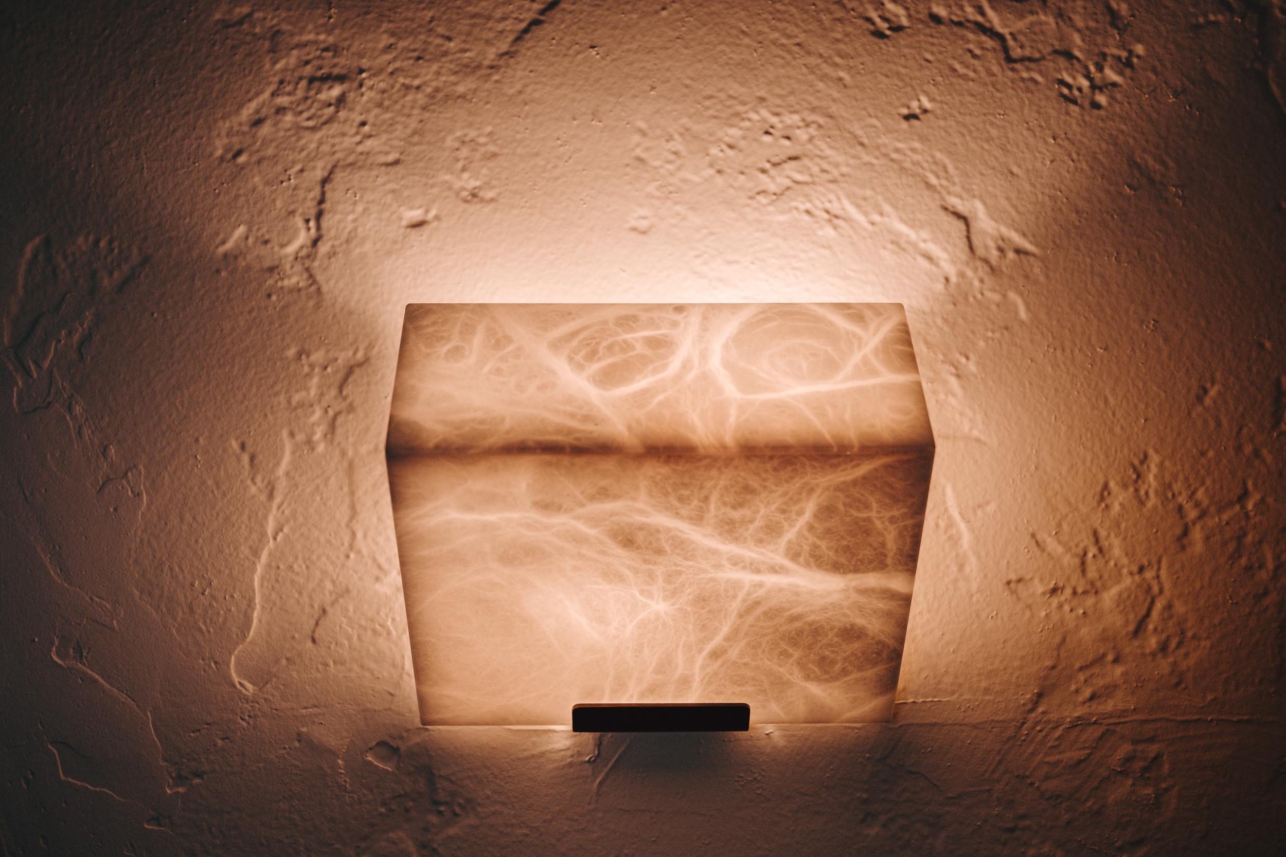 Großer „Dreifacher Block“-Wandleuchter Modell #230 aus Alabaster in der Art von Pierre Chareau im Angebot 10