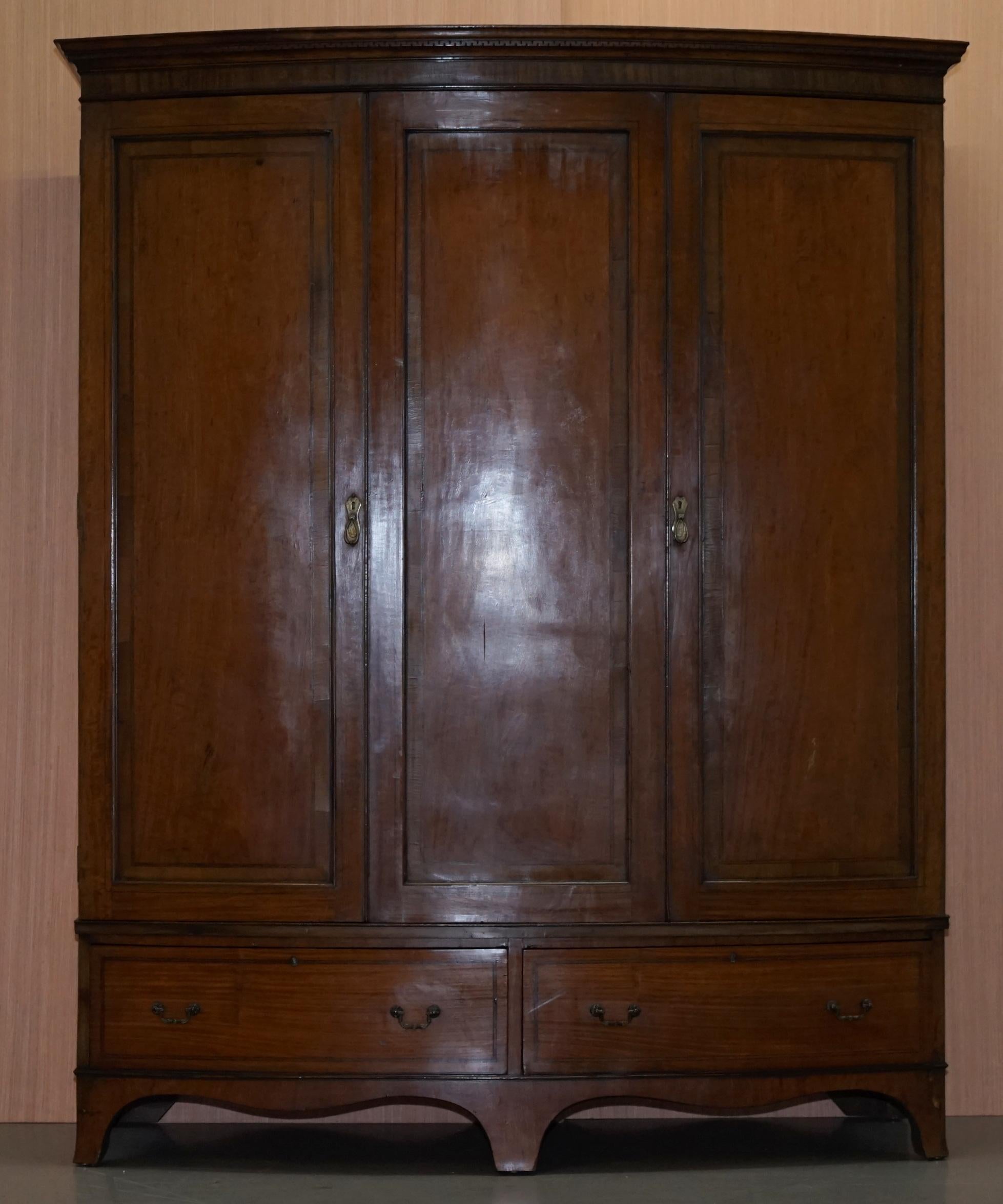 We are delighted to offer for sale this stunning Victorian large bow fronted triple wardrobe in solid mahogany that can be fully dismantled for ease of transport and installation

A very good looking and well made piece. This wardrobe offers huge