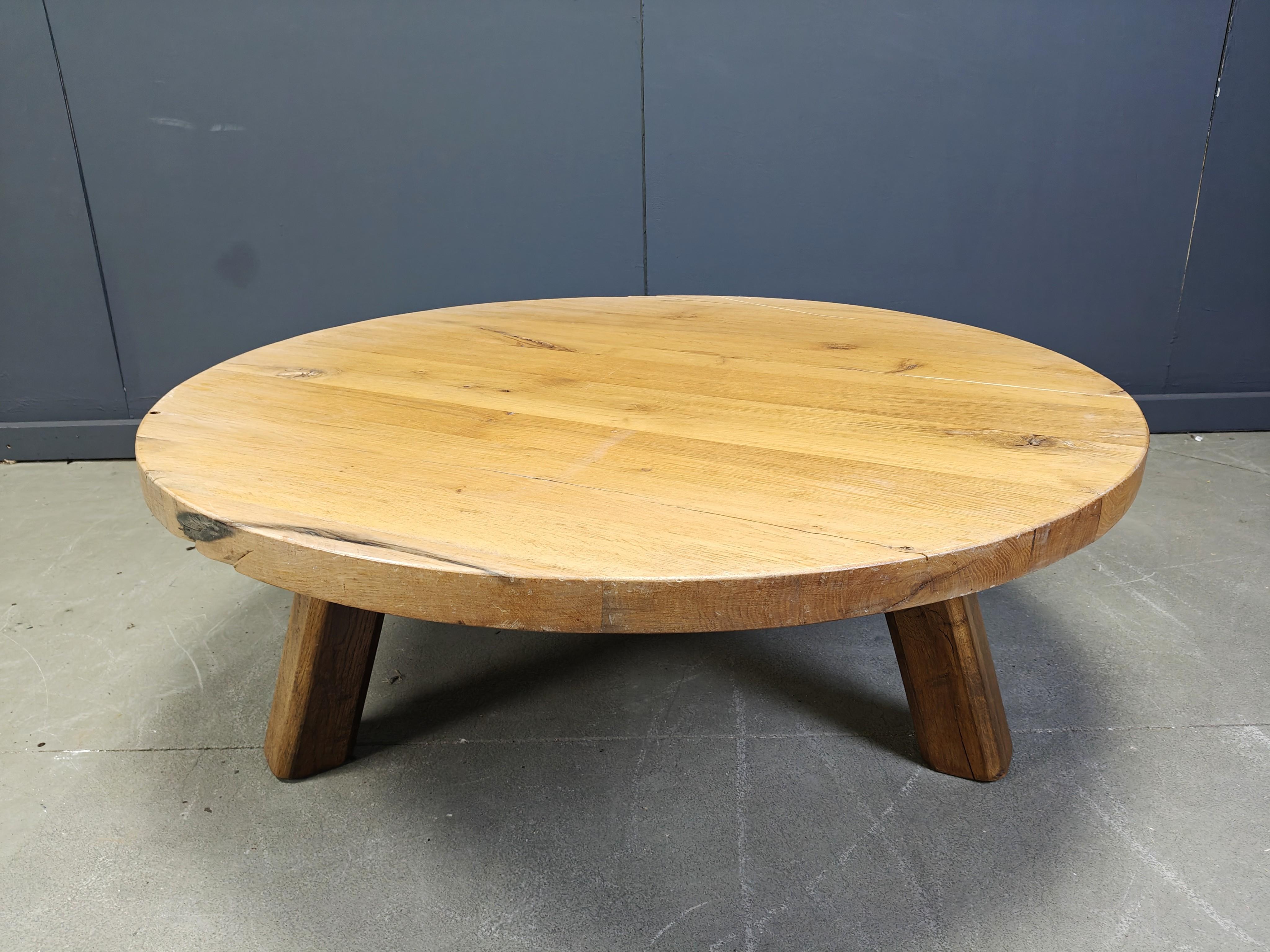 Large tripod round wooden brutalist coffee table, 1960s For Sale 5