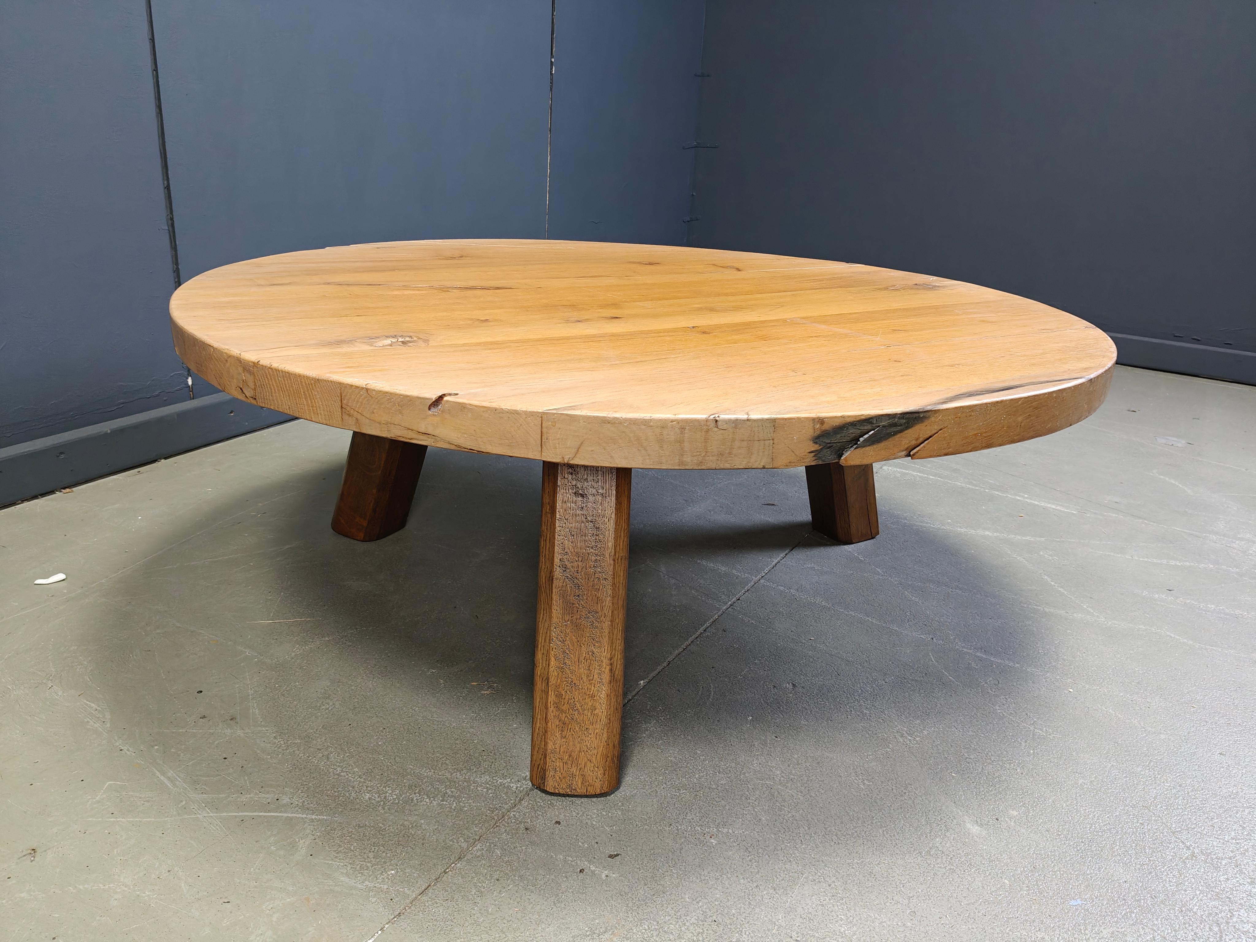 Oak Large tripod round wooden brutalist coffee table, 1960s For Sale