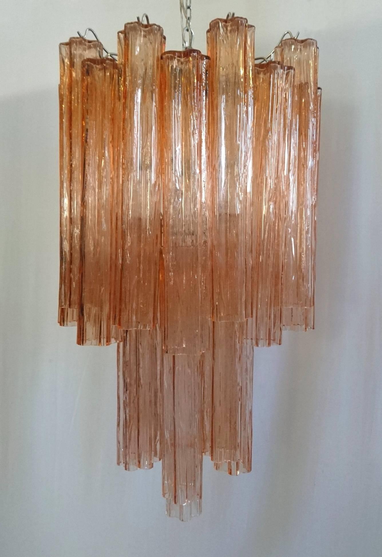 A so-called Tronchi chandelier in a rare pink color by Toni Zuccheri for Venini with Murano glass tubes measuring 45 cm each. In excellent condition. In total 10 lights but an additional 4 can be added to the structure.
The final length can be
