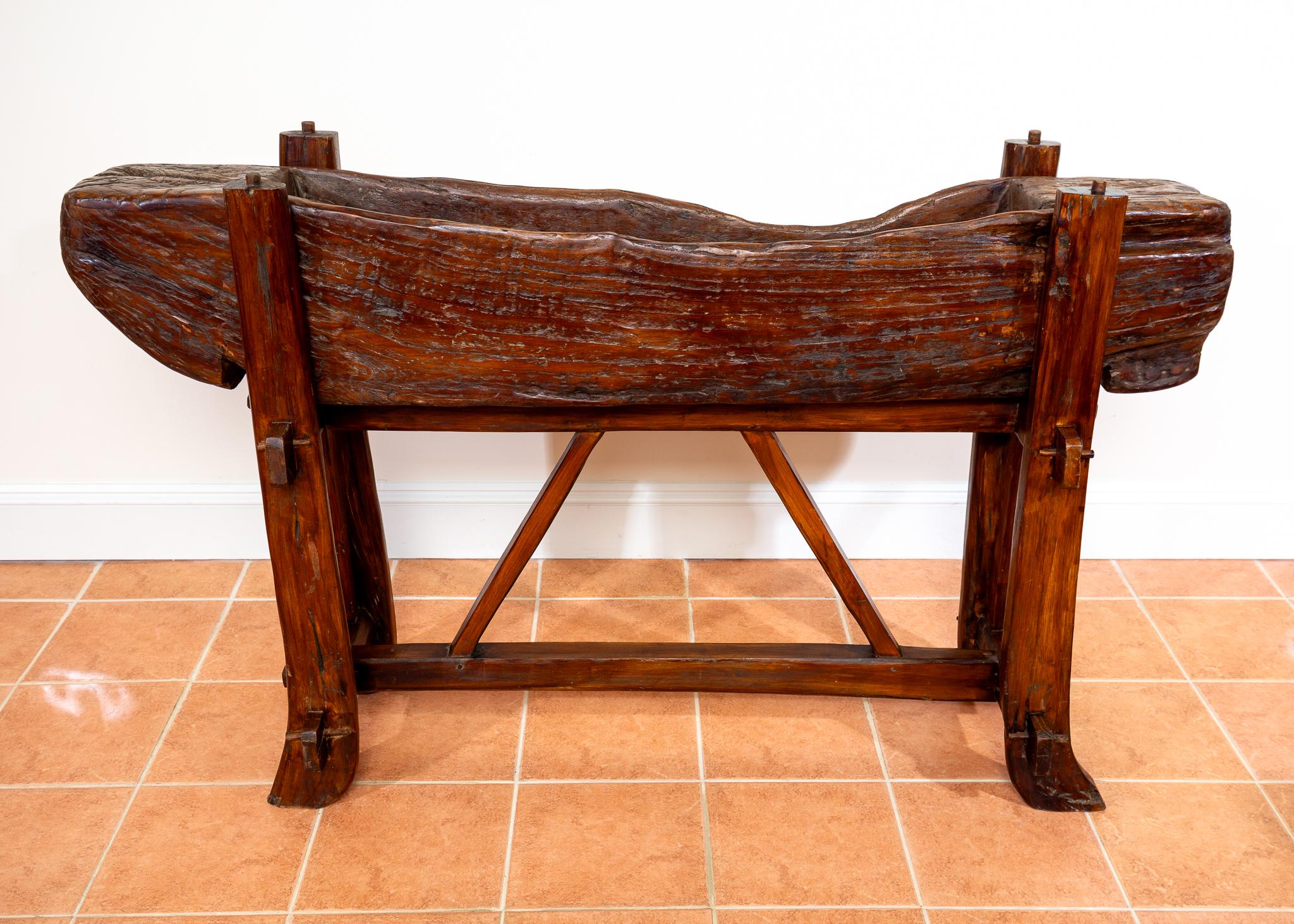 Großer Trog Pflanzgefäß auf Stand Rustikale Französisch Eiche Brutalist XL Antike Bar servieren (Handgeschnitzt) im Angebot