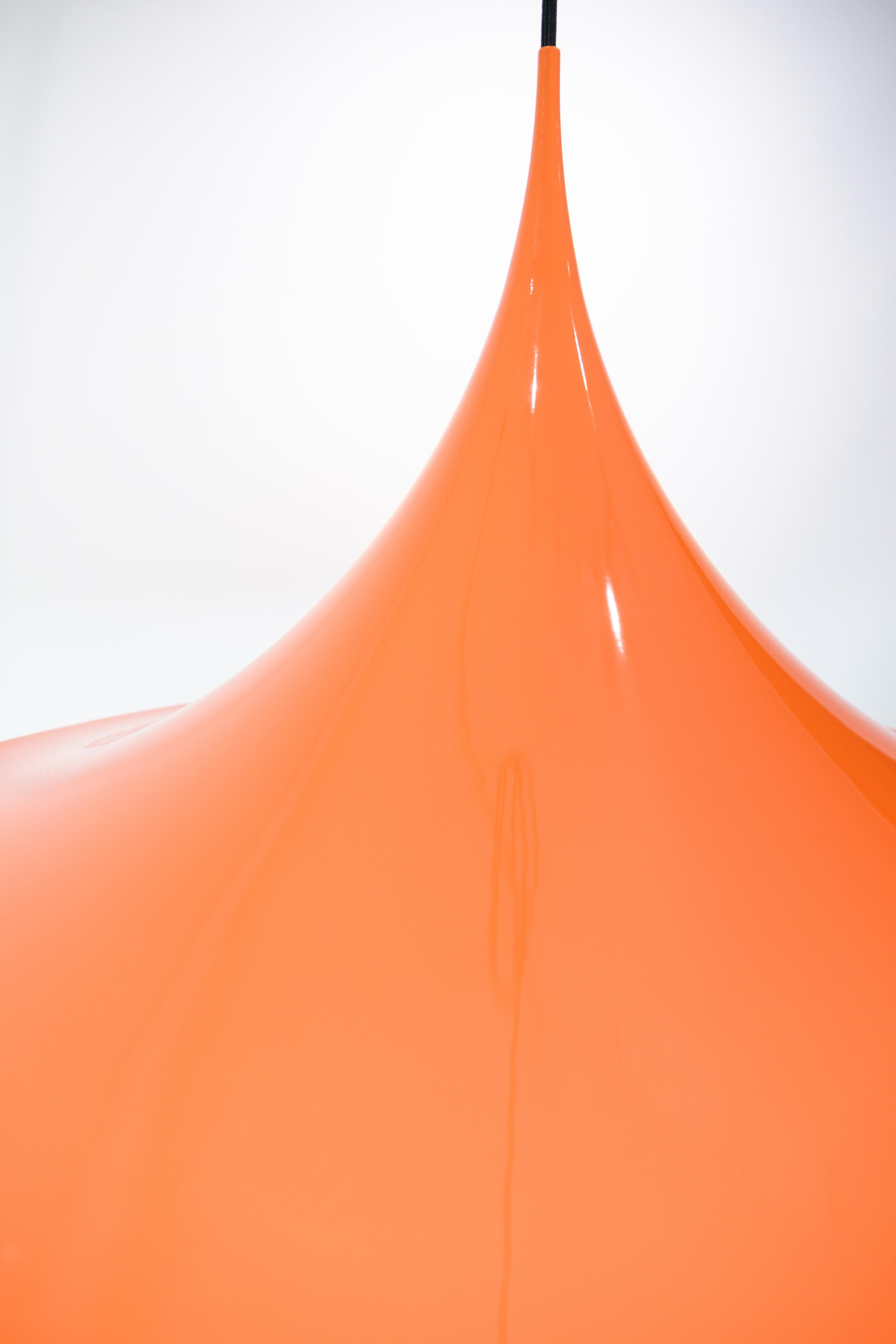 Danois Large pendentif trompette en orange de Claus Bonderup pour Fog & Mørup des années 1970 en vente