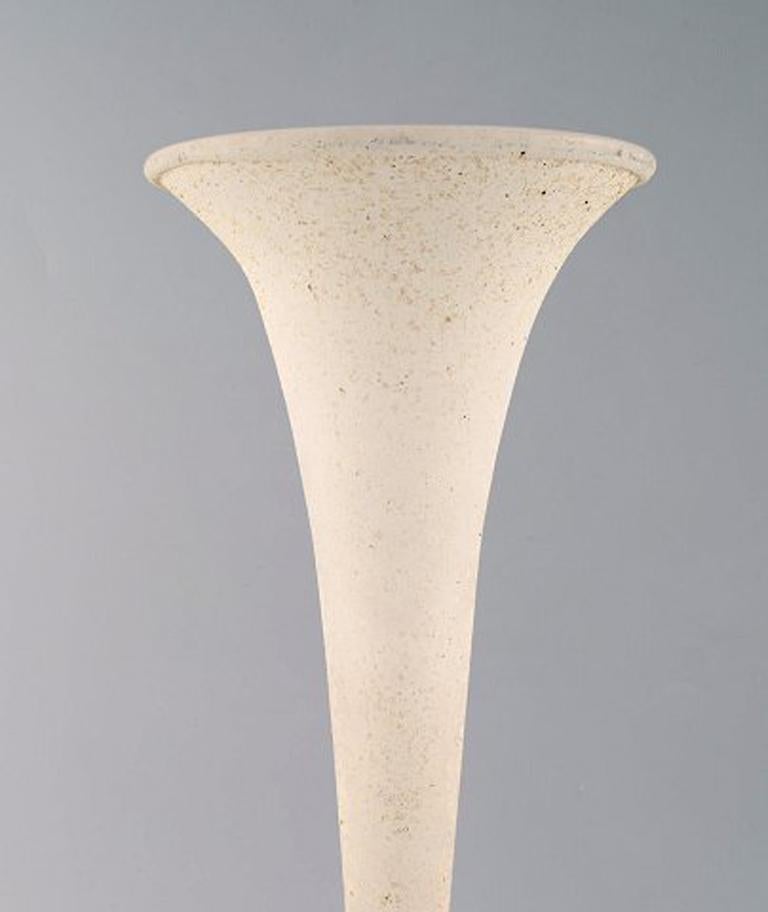 Large trumpet shaped Murano vase in mouth blown art glass, 1960s.
In perfect condition.
Measures: 33 x 16 cm.