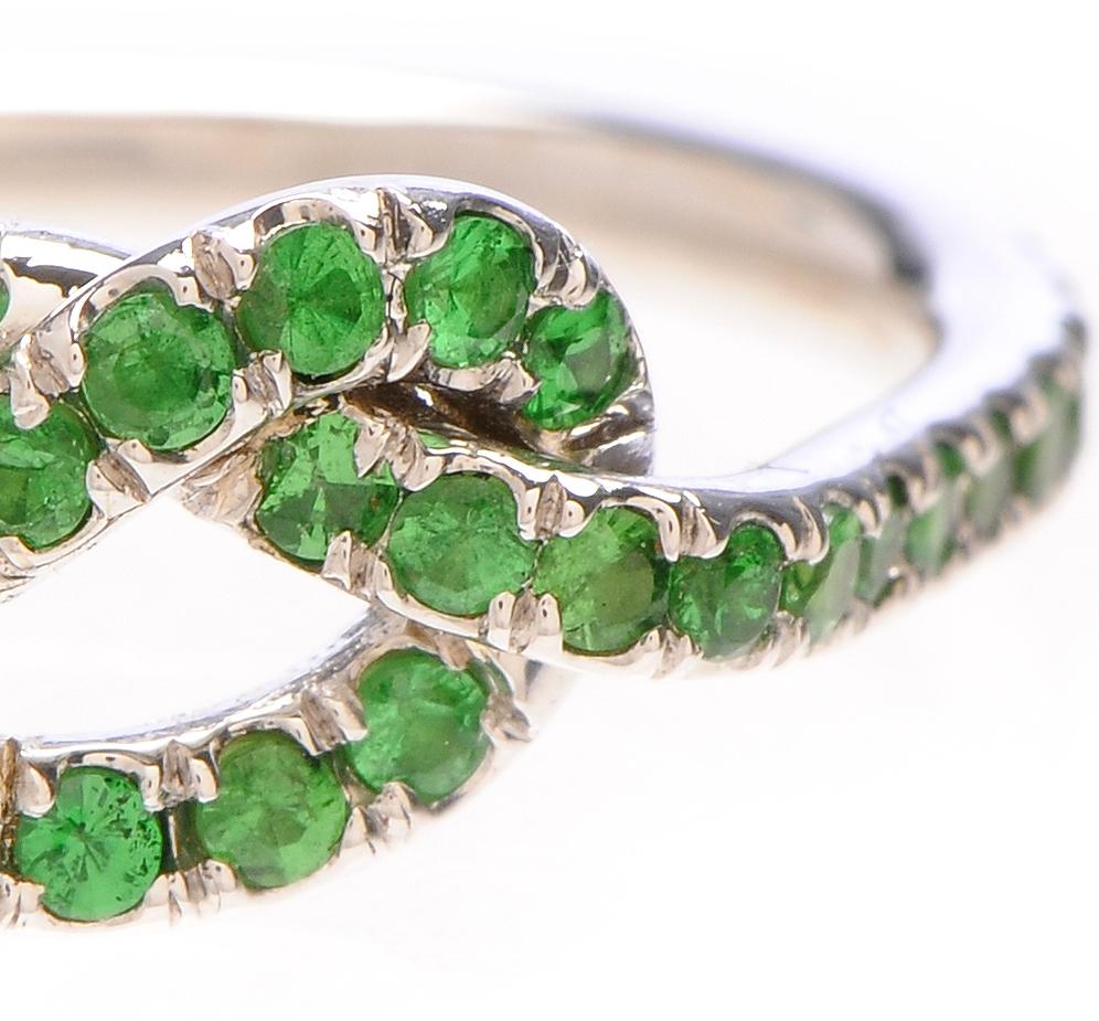 Large Tsavorite Love Knot Ring In New Condition For Sale In New York, NY