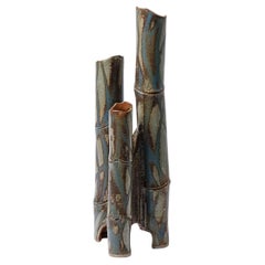 Gran jarrón tubular " Bambou " de gres esmaltado azul de Jean-Pierre Bonardot.