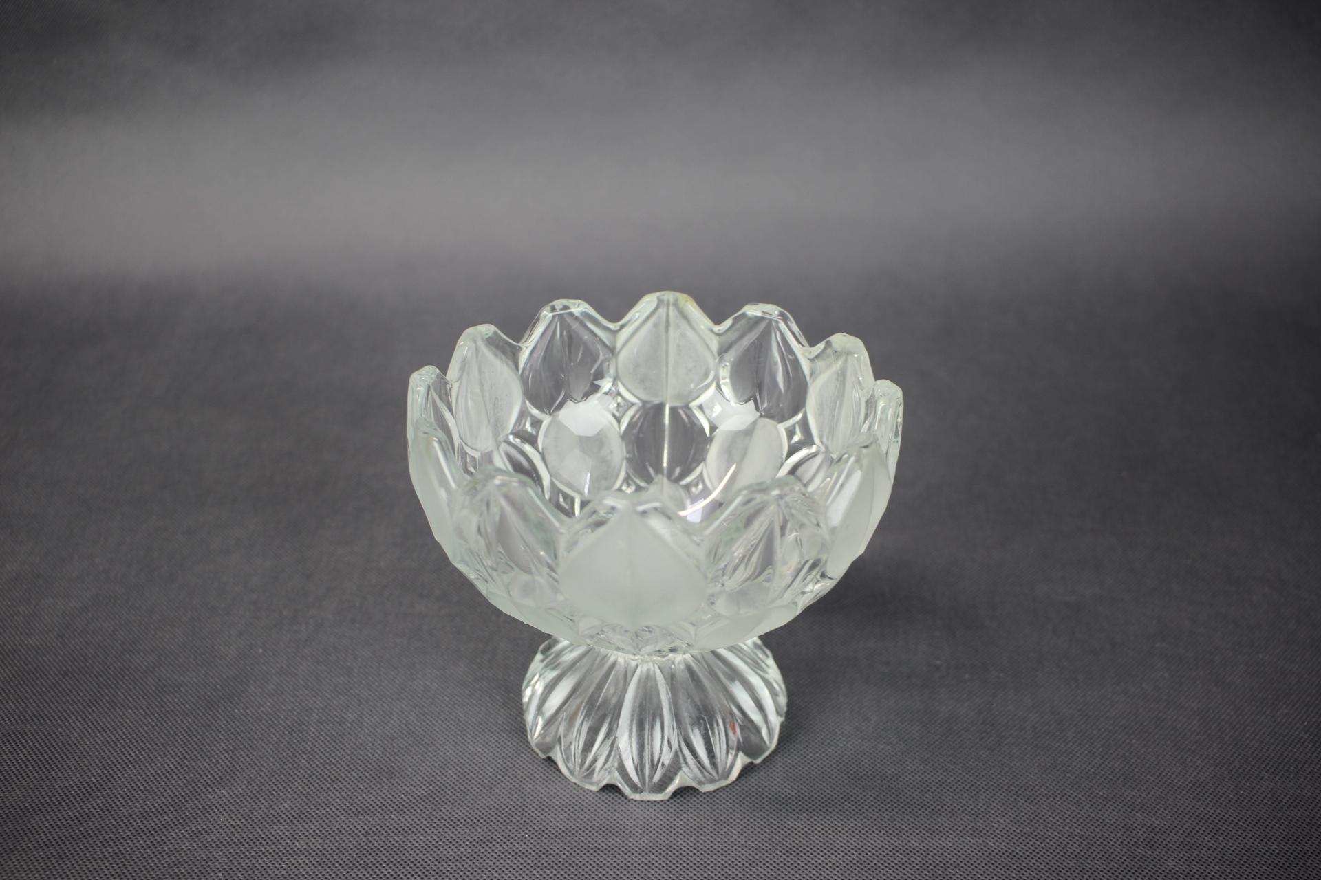 Mid-Century Modern Large Tulip Collection Pressed Glass Bowl, Czechoslovakia, 1957s For Sale