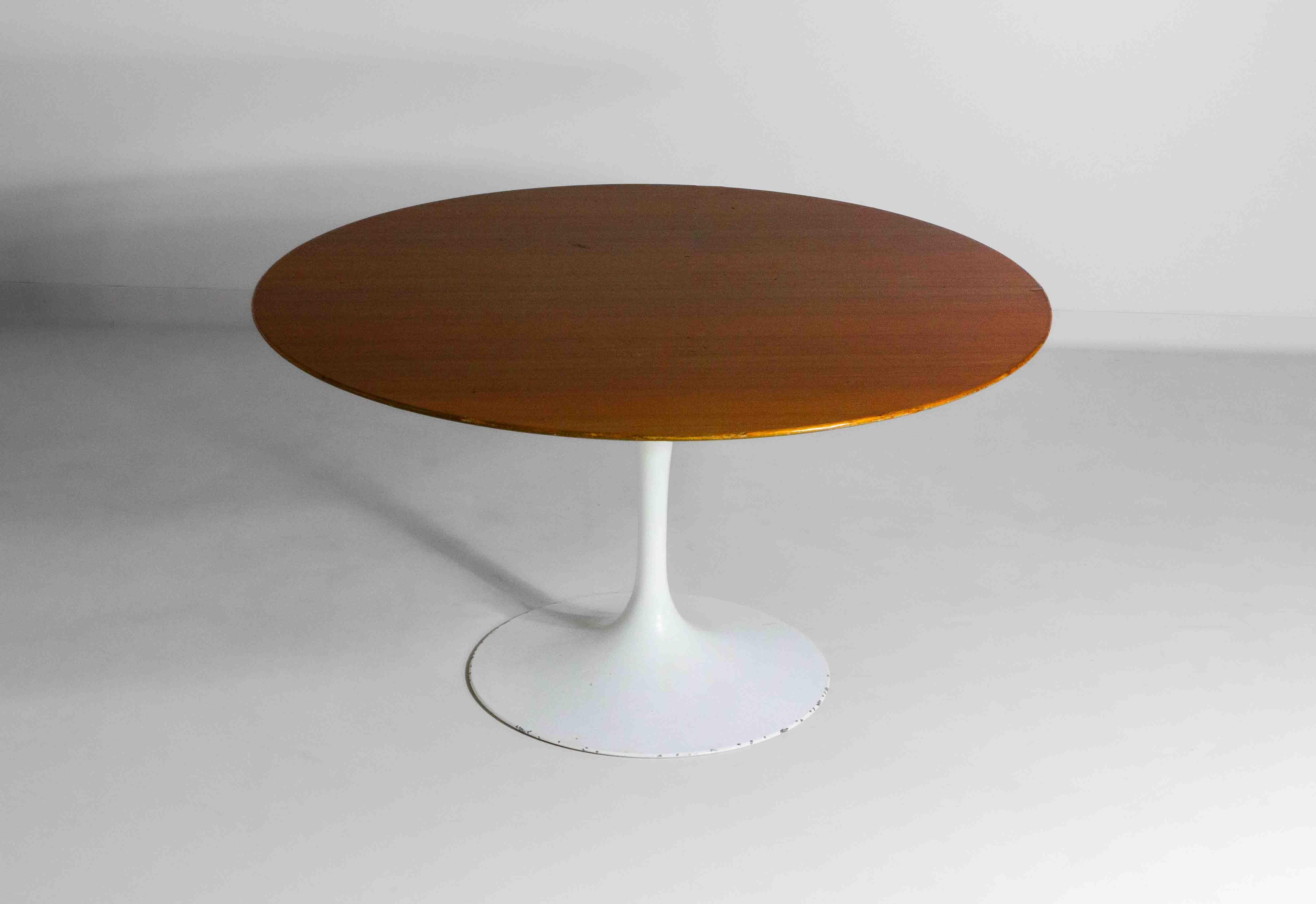 Grande table tulipe avec plateau en bois par Eero Saarinen, Knoll International 1970 Bon état à Antwerpen, VAN