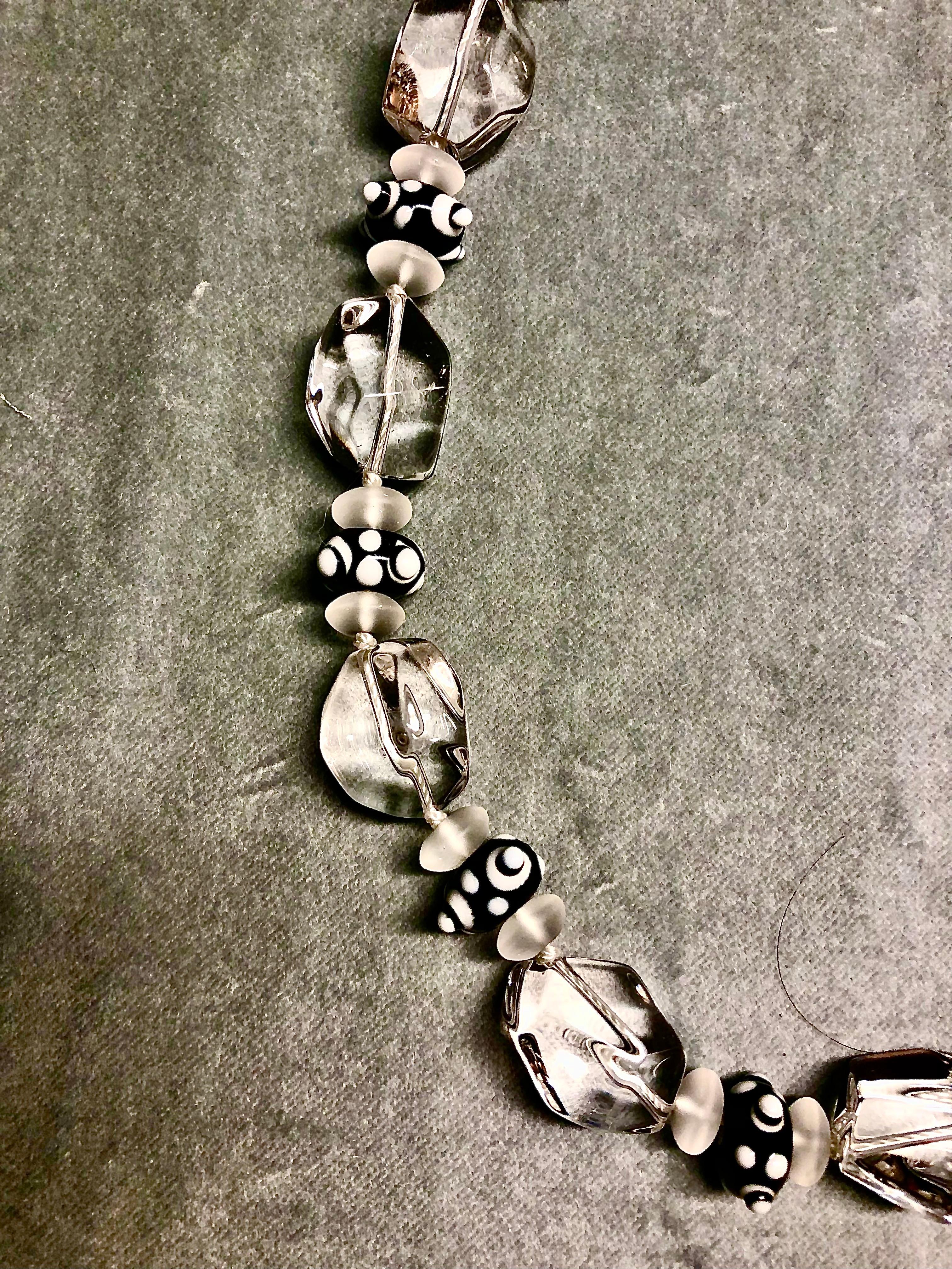 Große Halskette aus gewölbtem Bergkristall-Nugget und venezianischen Perlen im Vintage-Stil (Art déco) im Angebot