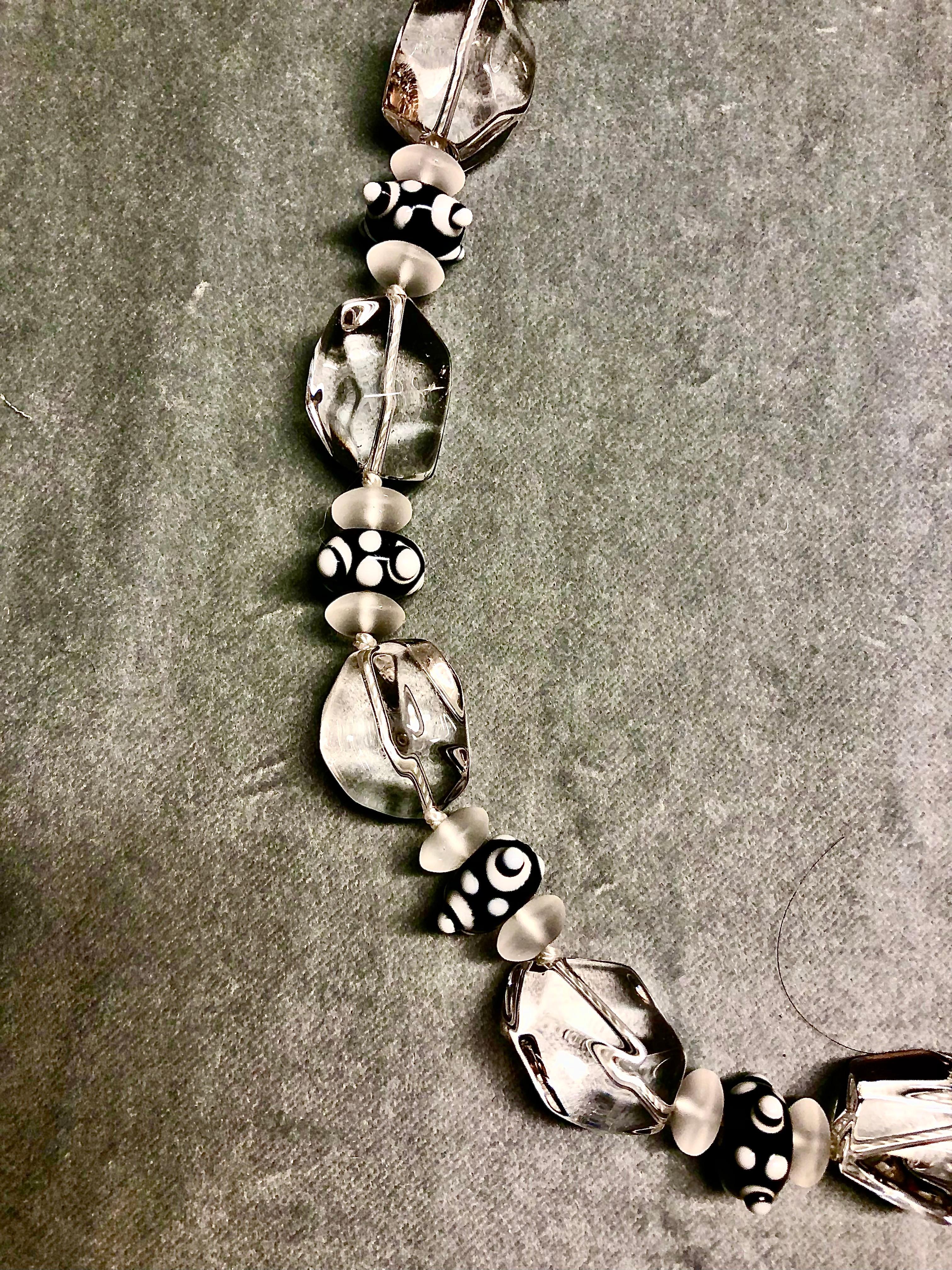 Art Déco Grande collana con pepita di cristallo di rocca e perline veneziane vintage in vendita