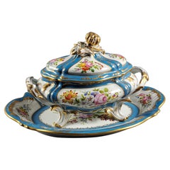 Grande soupière et son plat en porcelaine de Limoges