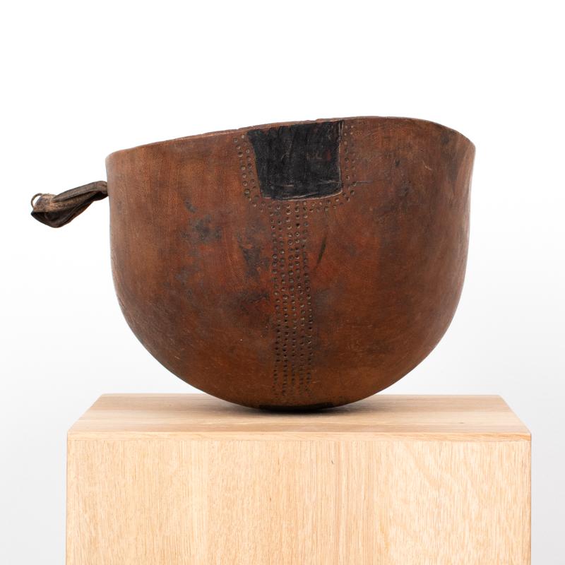 Kenyan Large Turkana Wooden Bowl with Leather Handle Early 20th Century For Sale