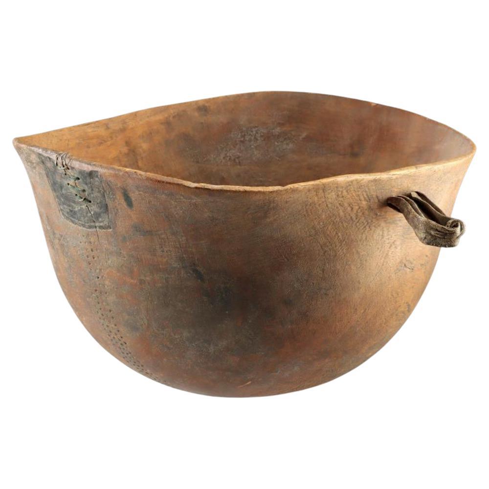 Large Turkana Wooden Bowl with Leather Handle Early 20th Century For Sale