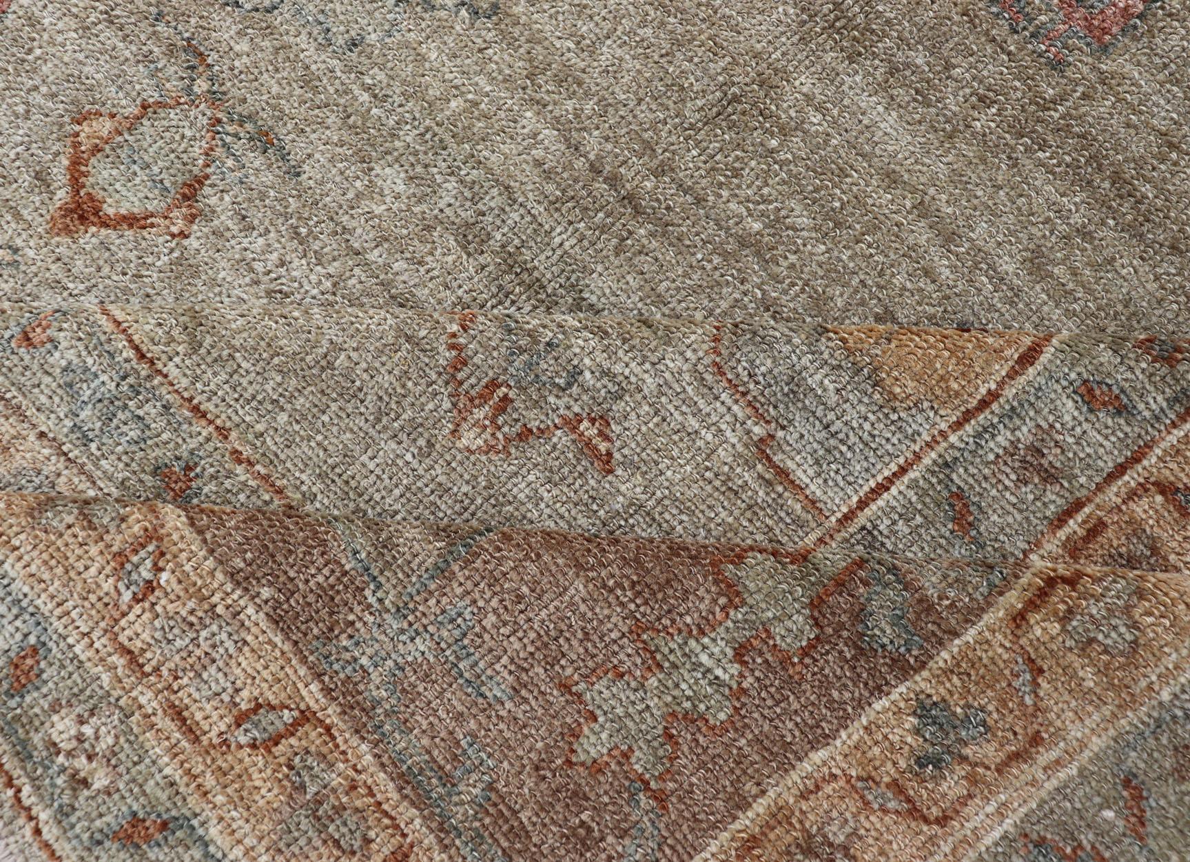 Großer türkischer Angora-Oushak-Teppich in Washed Sage mit Rost und Elfenbein 11'10 x 17'4 im Angebot 7