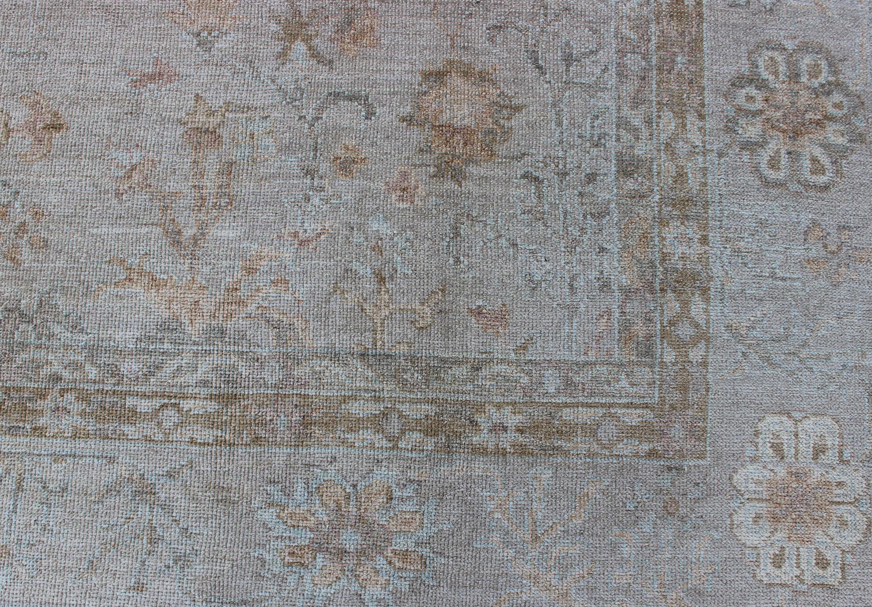 Grand tapis turc Oushak en angora avec motif floral imprimé sur toute sa surface, Neutral Co en vente 9