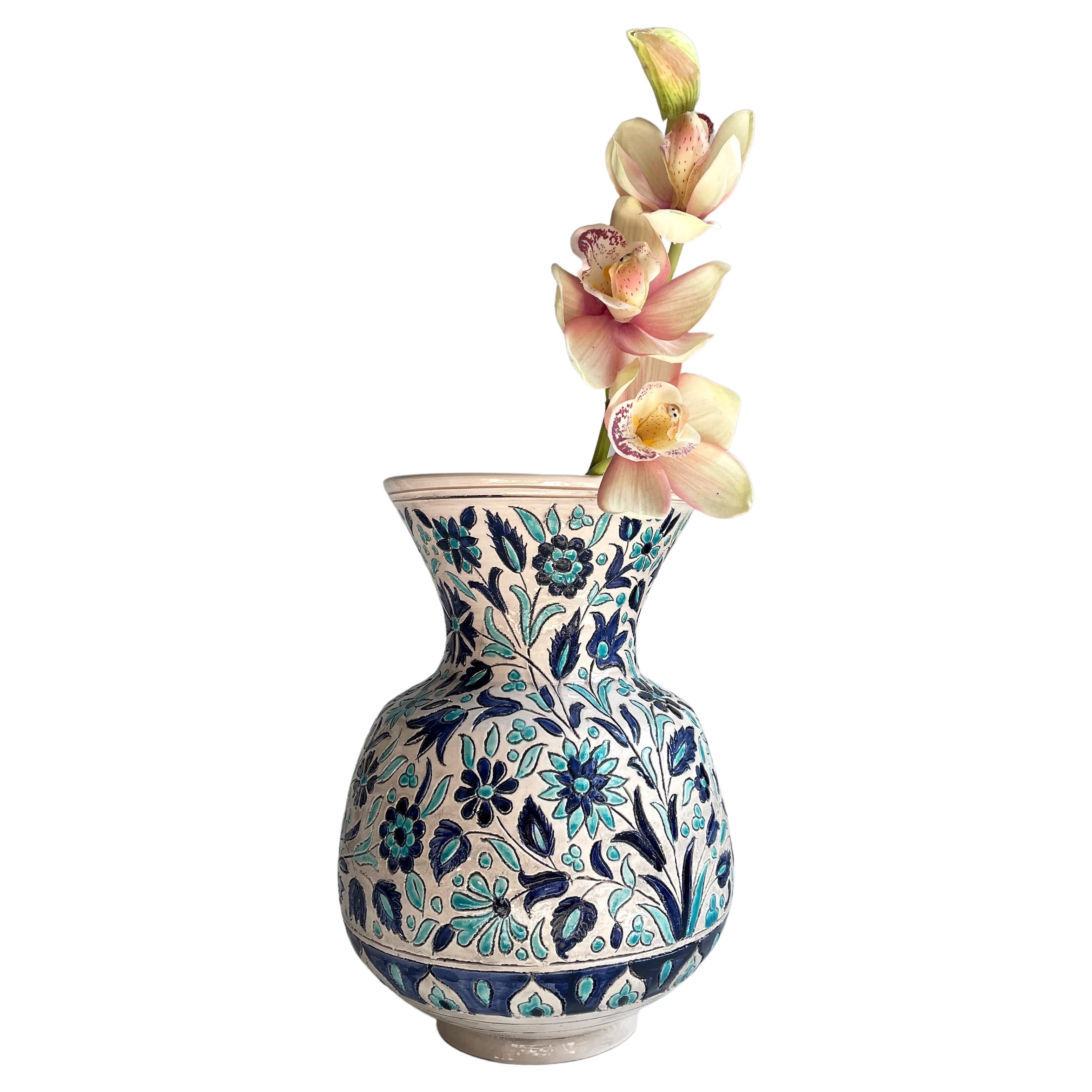 Grand vase turc vintage en céramique à fleurs bleues et blanches