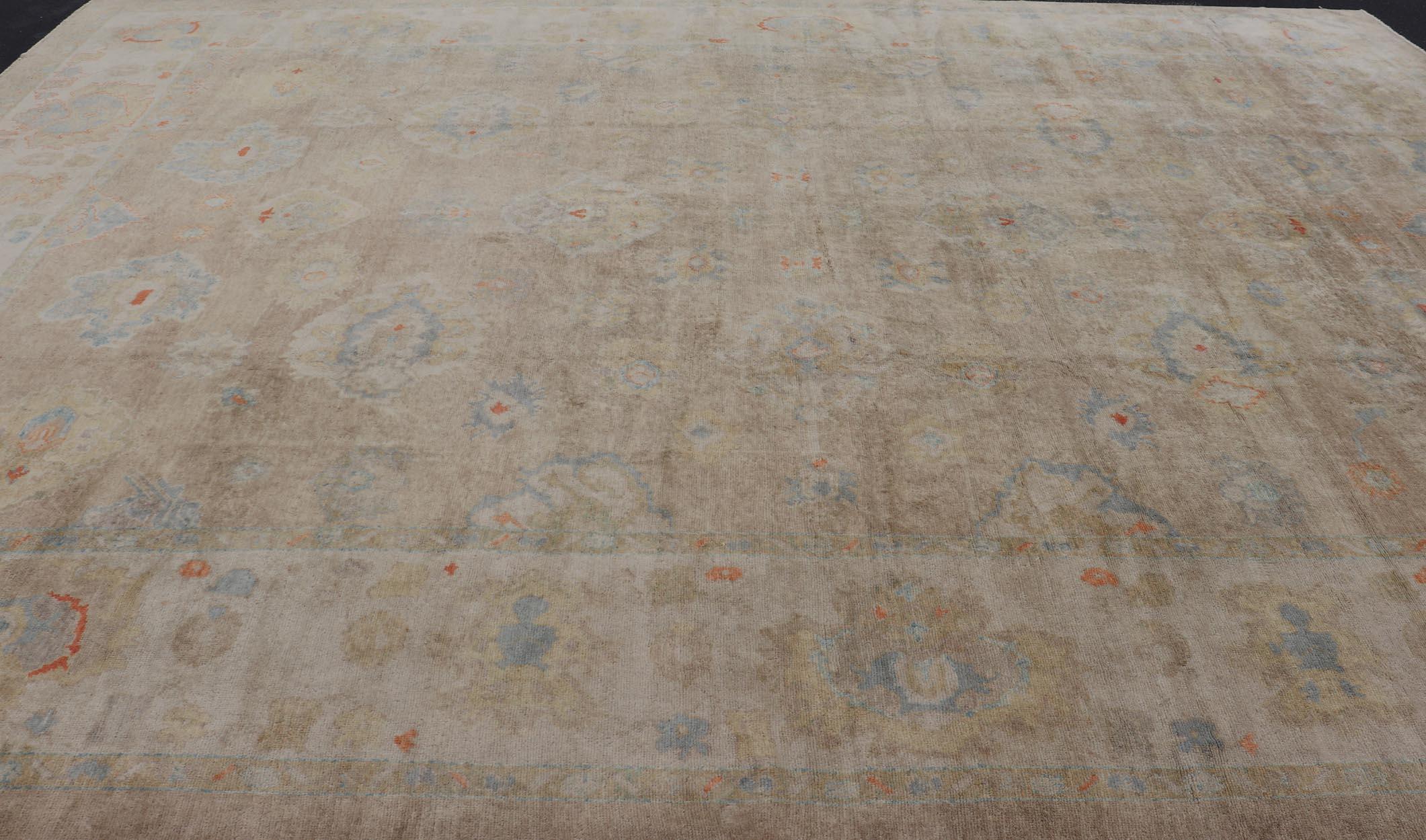 Tappeto Oushak turco di grandi dimensioni con design all-over dai colori neutri   16'2