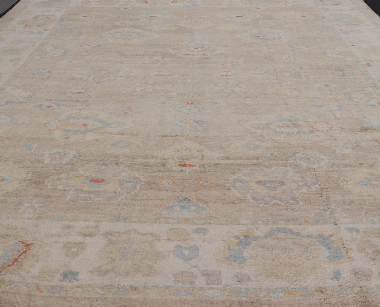 Tappeto Oushak turco di grandi dimensioni con design all-over dai colori neutri   16'2
