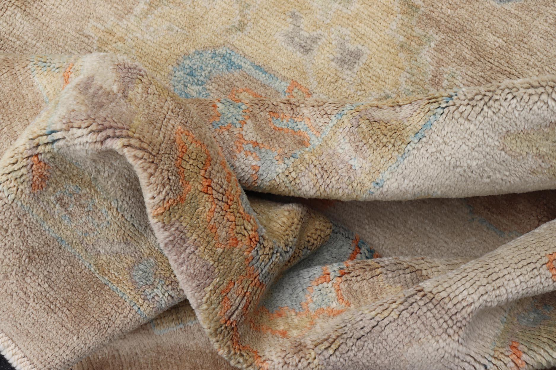 Lana Tappeto Oushak turco di grandi dimensioni con design all-over dai colori neutri   16'2