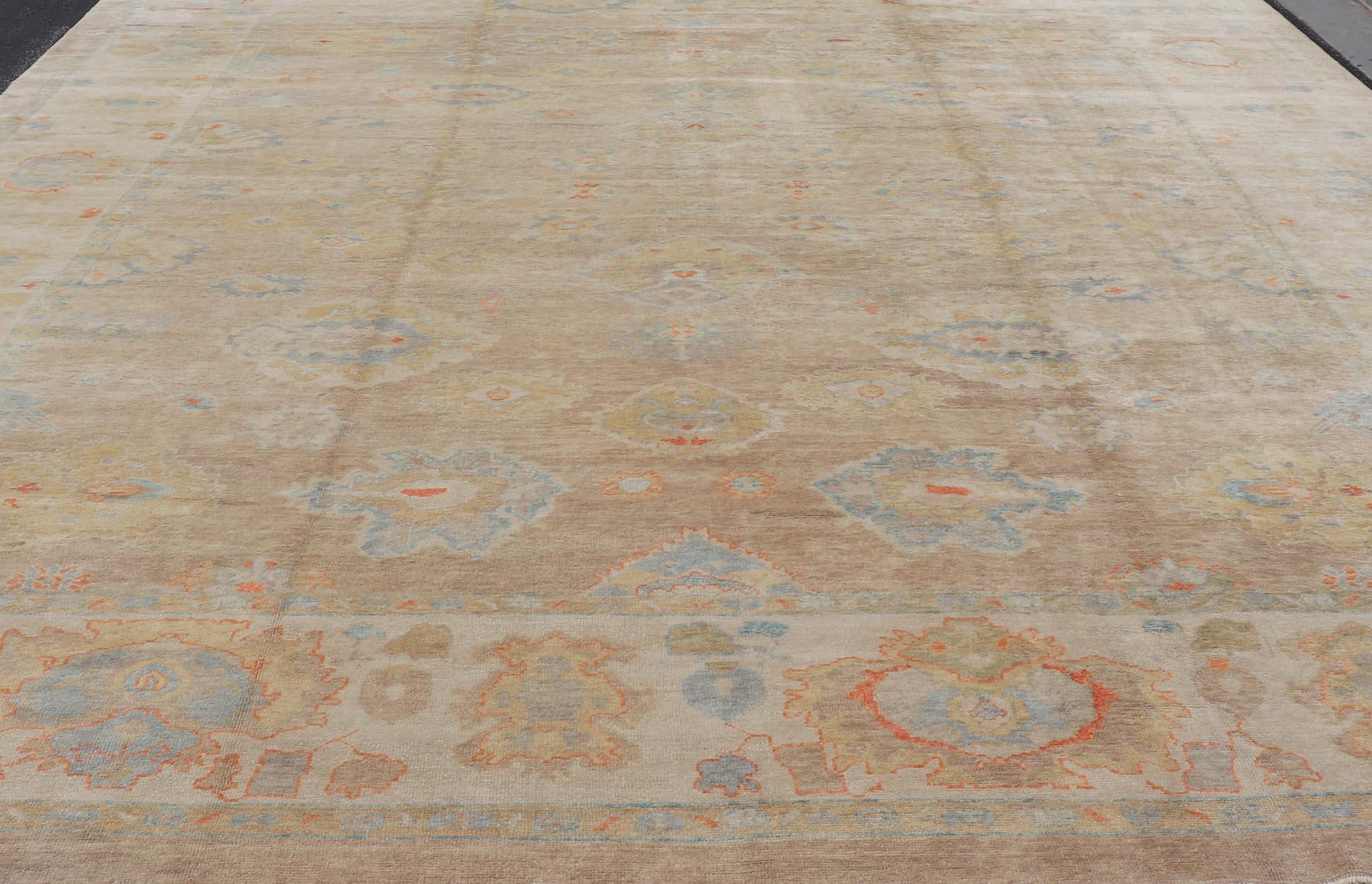 Tappeto Oushak turco di grandi dimensioni con design all-over dai colori neutri   16'2