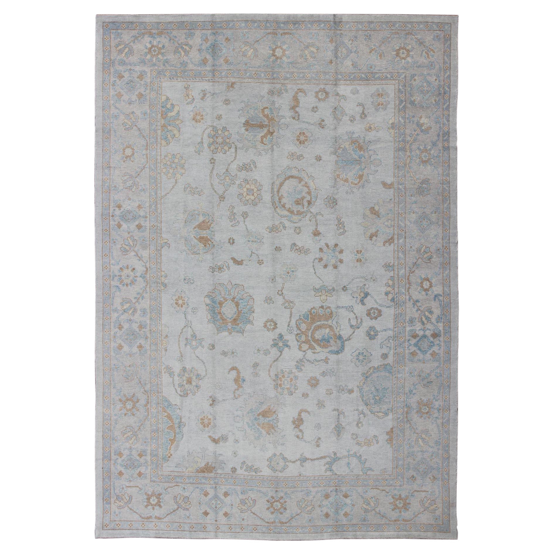 Großer türkischer Oushak-Teppich mit neutraler Farbpalette von Keivan Woven Arts im Angebot
