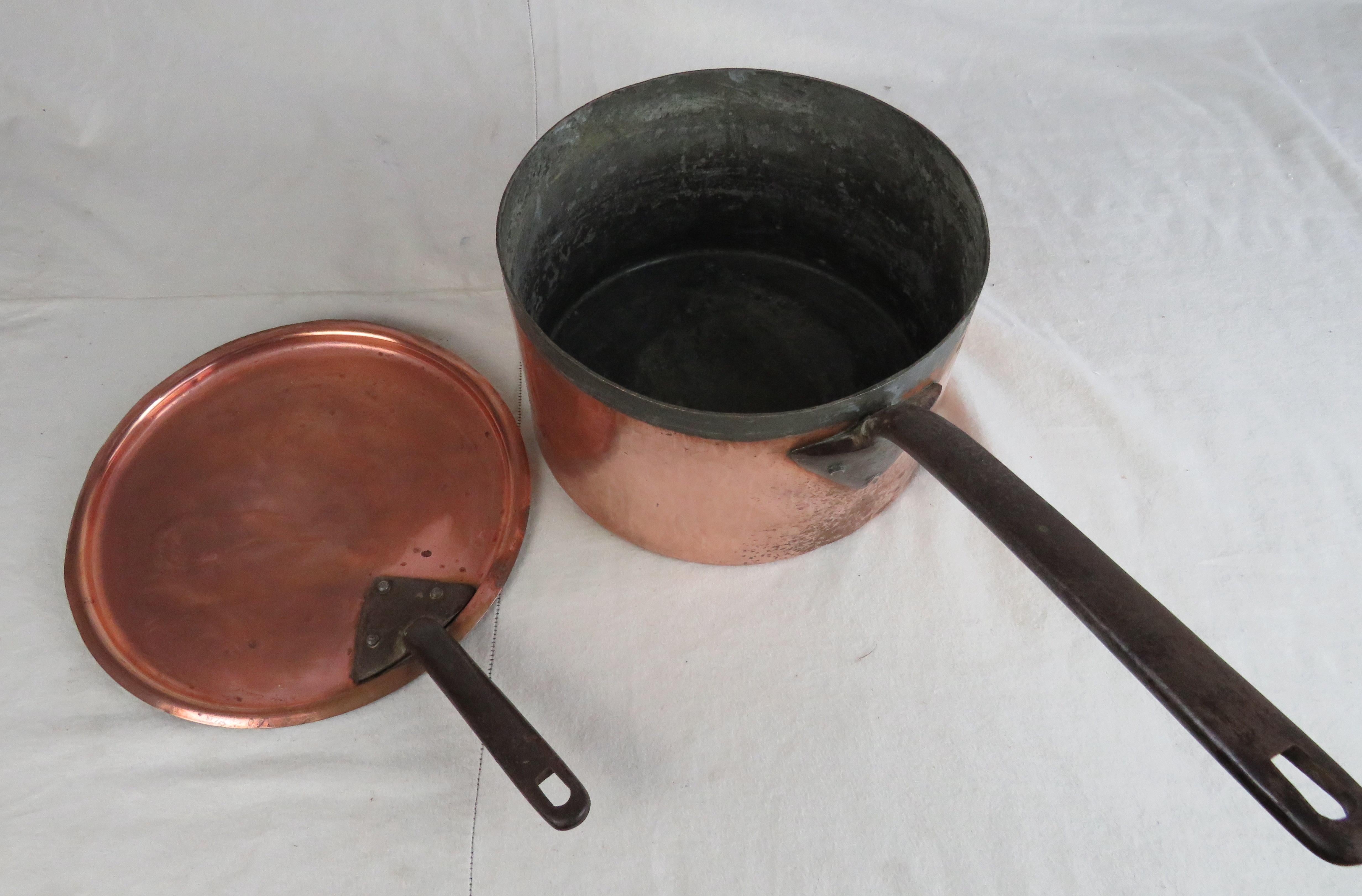 Large Turn of the Century Antique Copper Pot with Handled Copper Lid For Sale 1