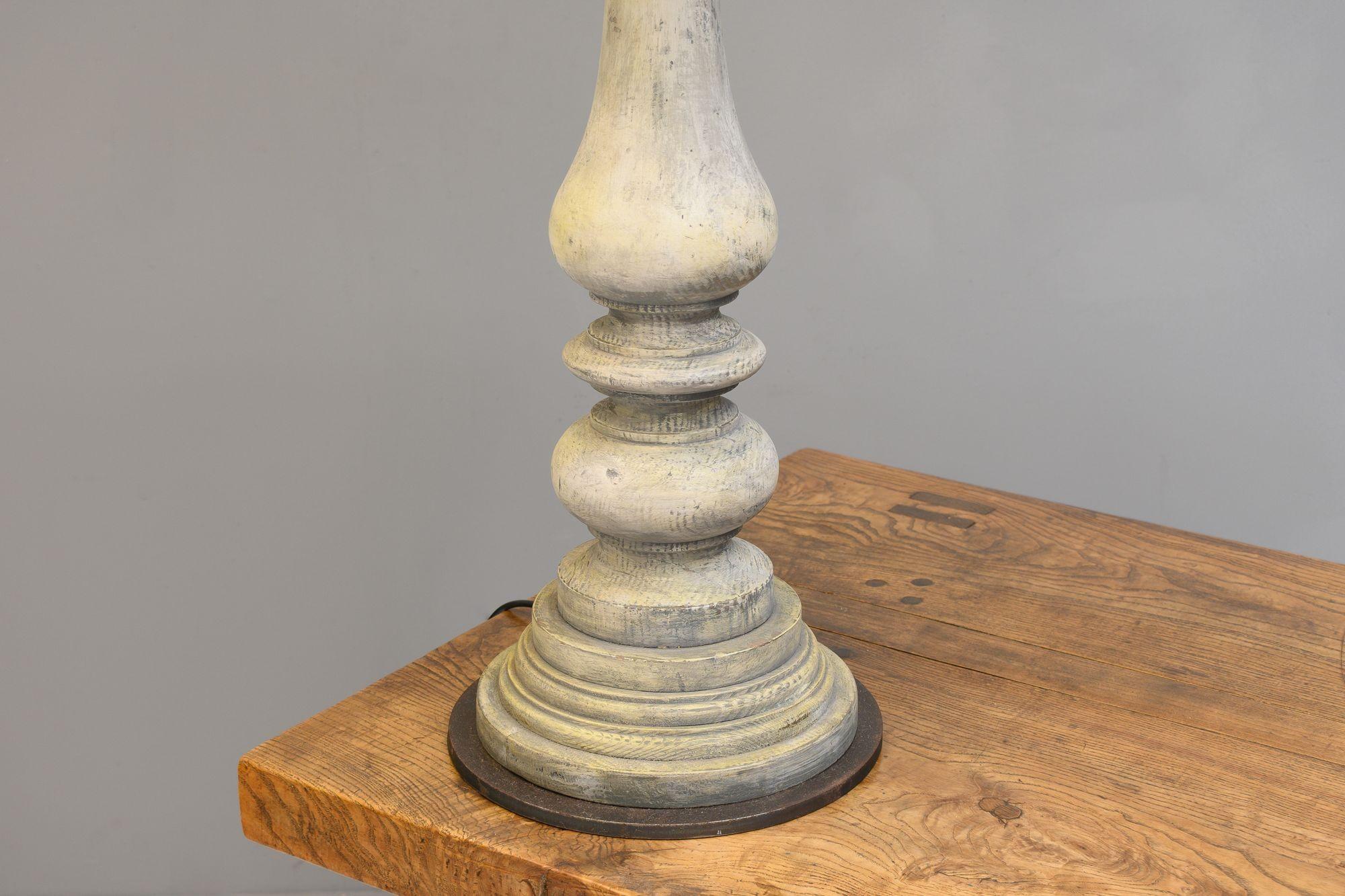 Large Turned Column Lamp In Good Condition For Sale In London, England