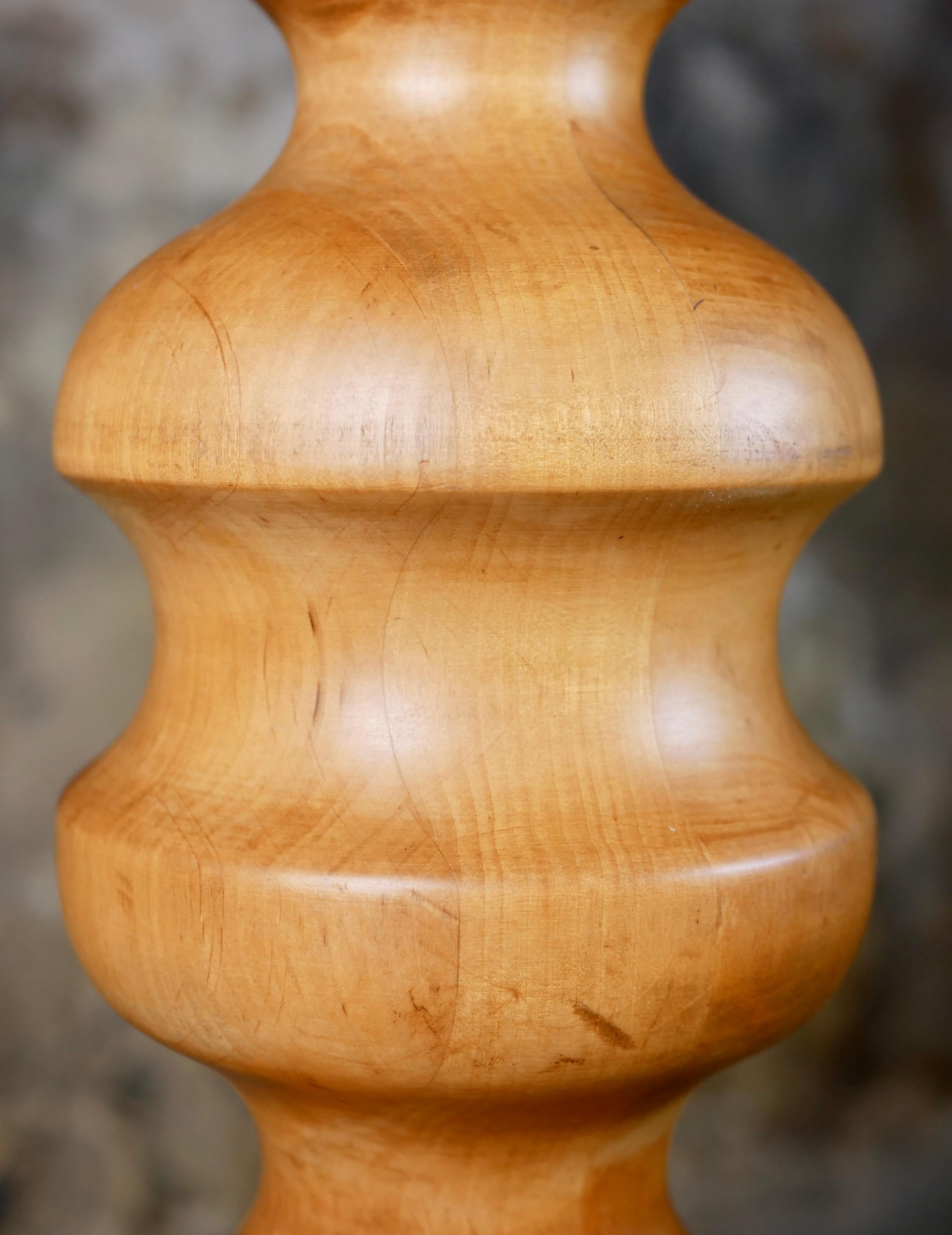 Turned Large turned wood base lamp in oak, French work, 1960s For Sale
