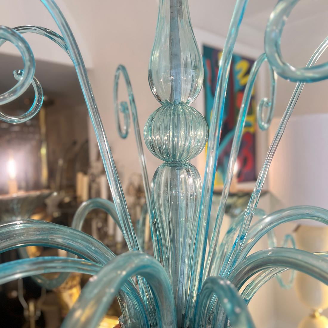 Metà XX secolo Grande lampadario di Murano color turchese in vendita