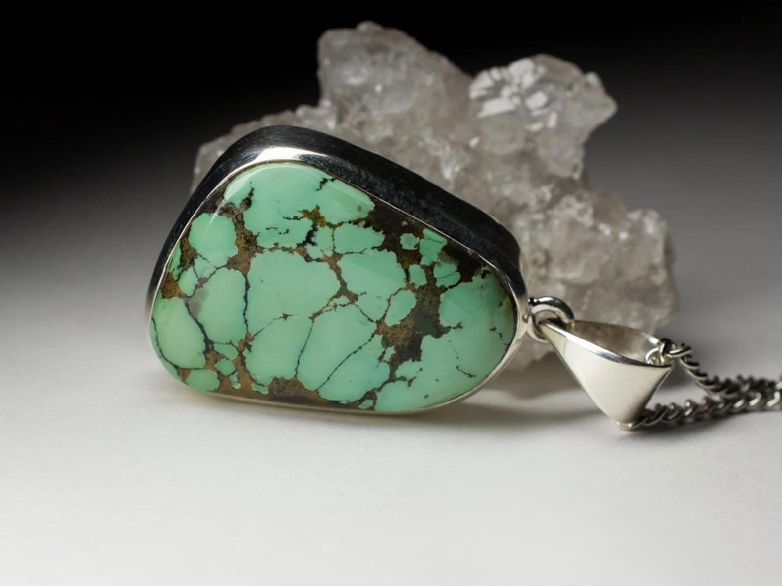 Taglio a goccia Grande ciondolo in argento con turchese, pietra preziosa verde naturale, stile gigli d'acqua in vendita