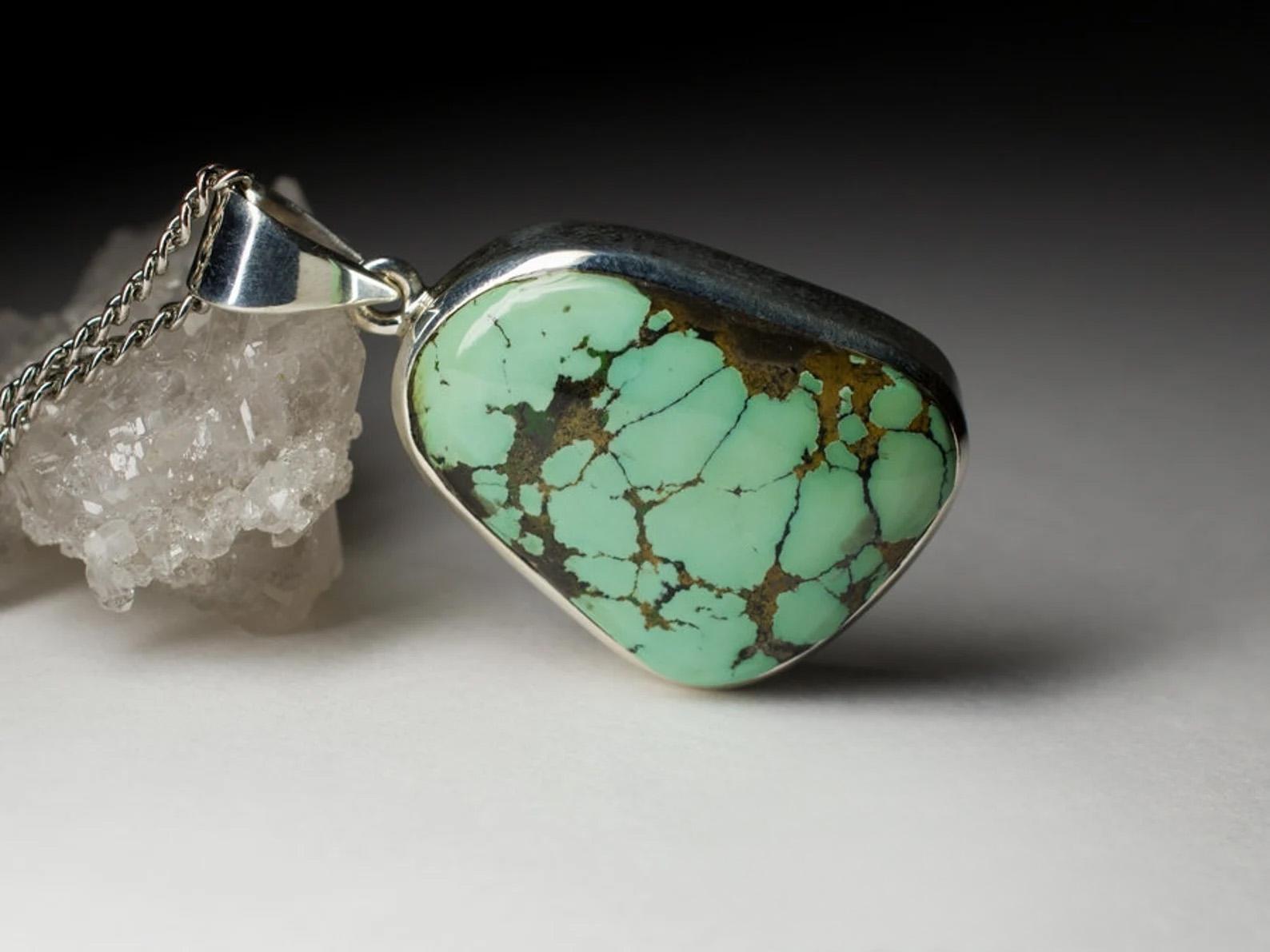 Grande ciondolo in argento con turchese, pietra preziosa verde naturale, stile gigli d'acqua in vendita 3