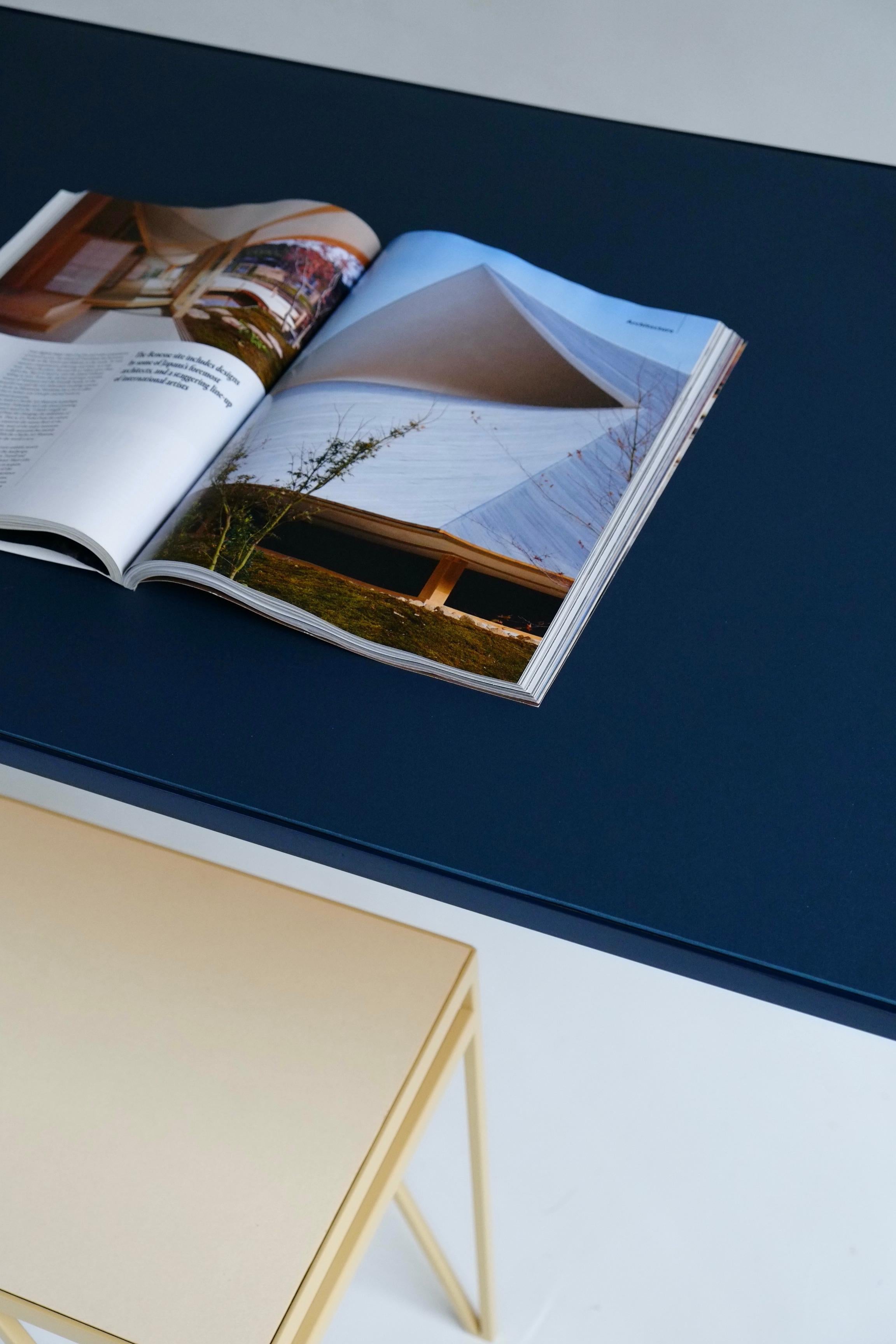 Escritorio de estudio grande turquesa con tablero de linóleo y dos cajones, personalizable en venta 9