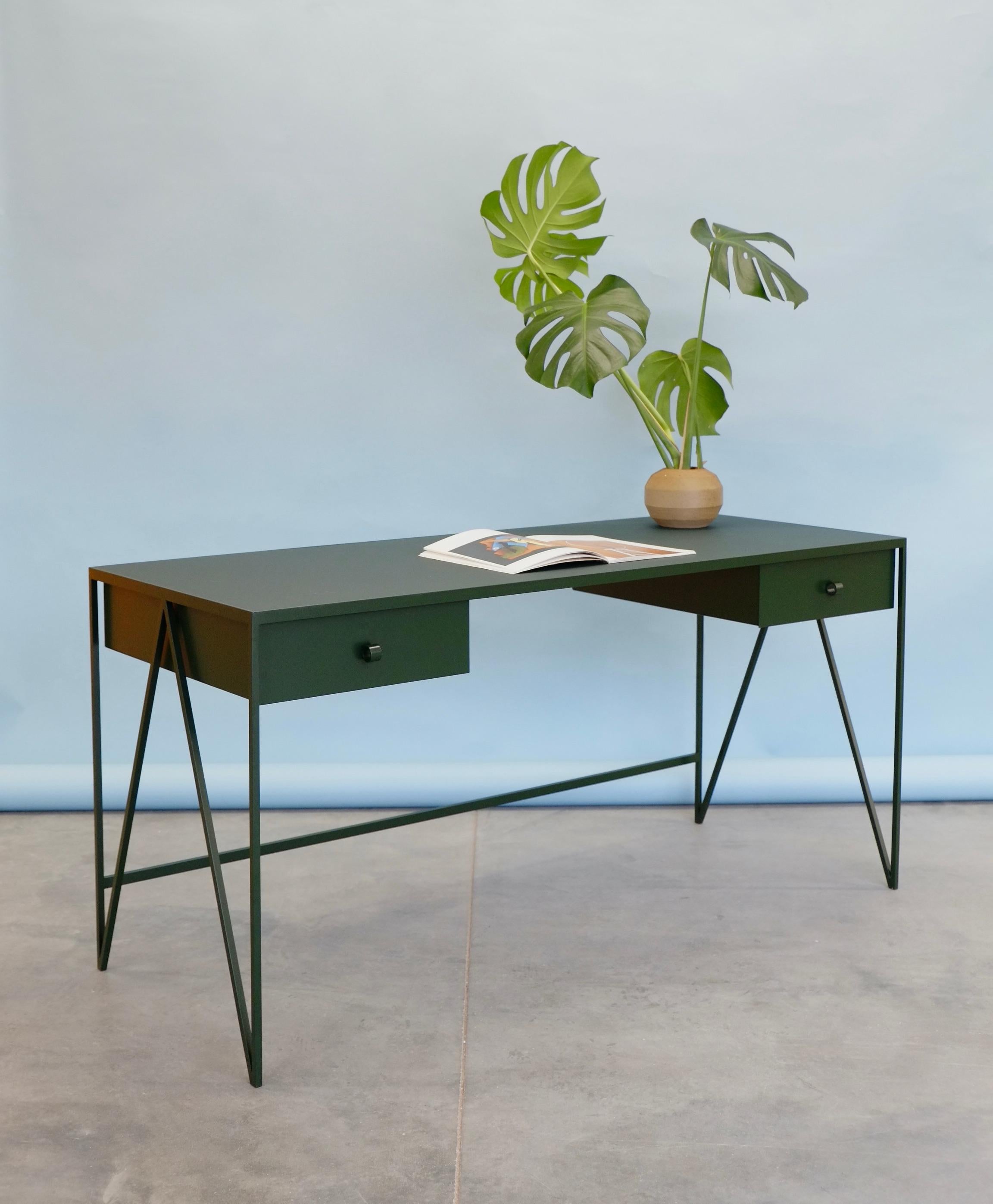 Escritorio de estudio grande turquesa con tablero de linóleo y dos cajones, personalizable en venta 11