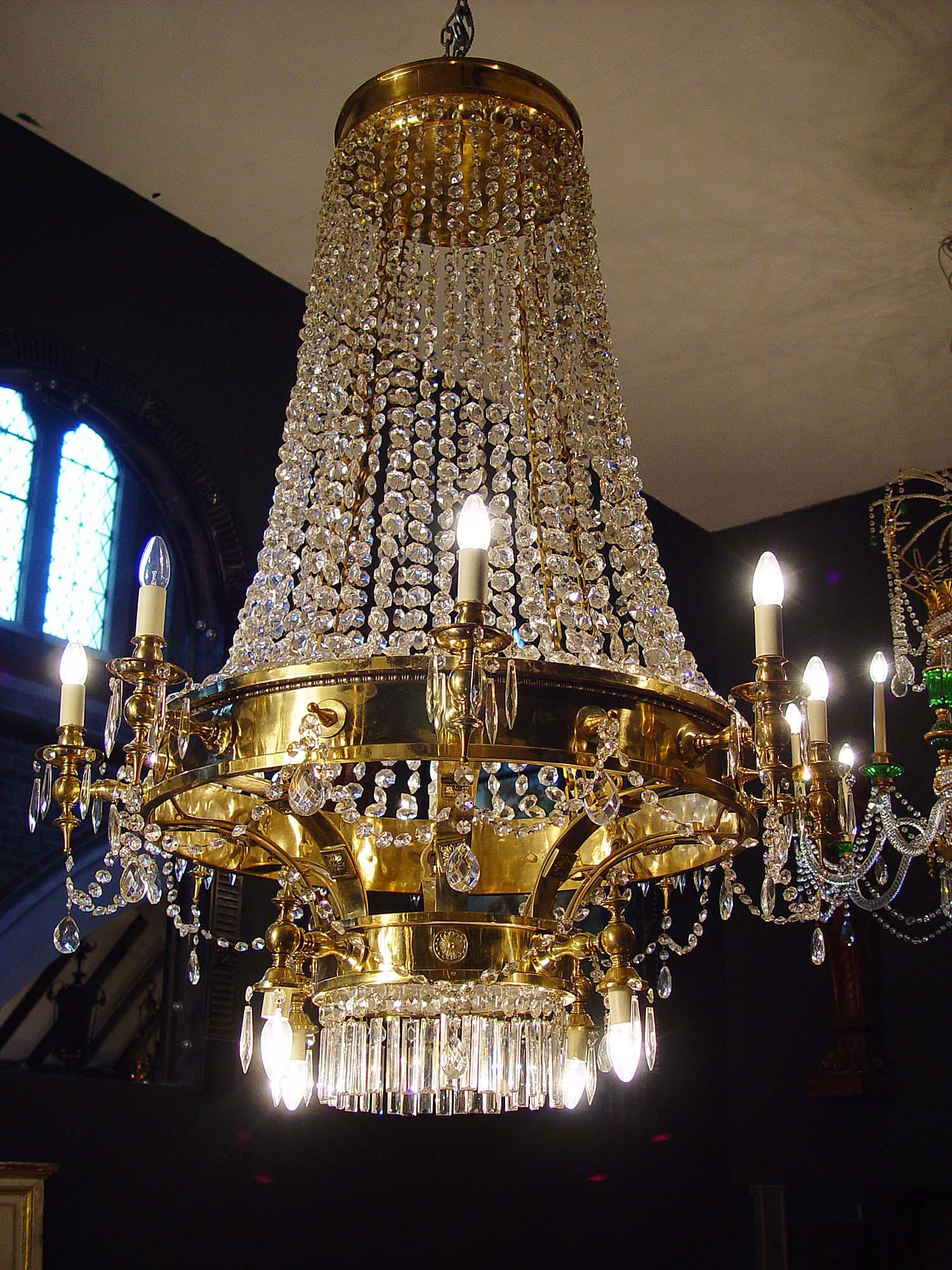 Large Twelve-Light Crystal Chandelier in the English Regency Manner In Good Condition For Sale In London, GB