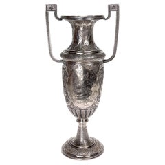 Grande vaso d'argento a due manici, vecchio o antico, in stile ottomano islamico / persiano Repoussé