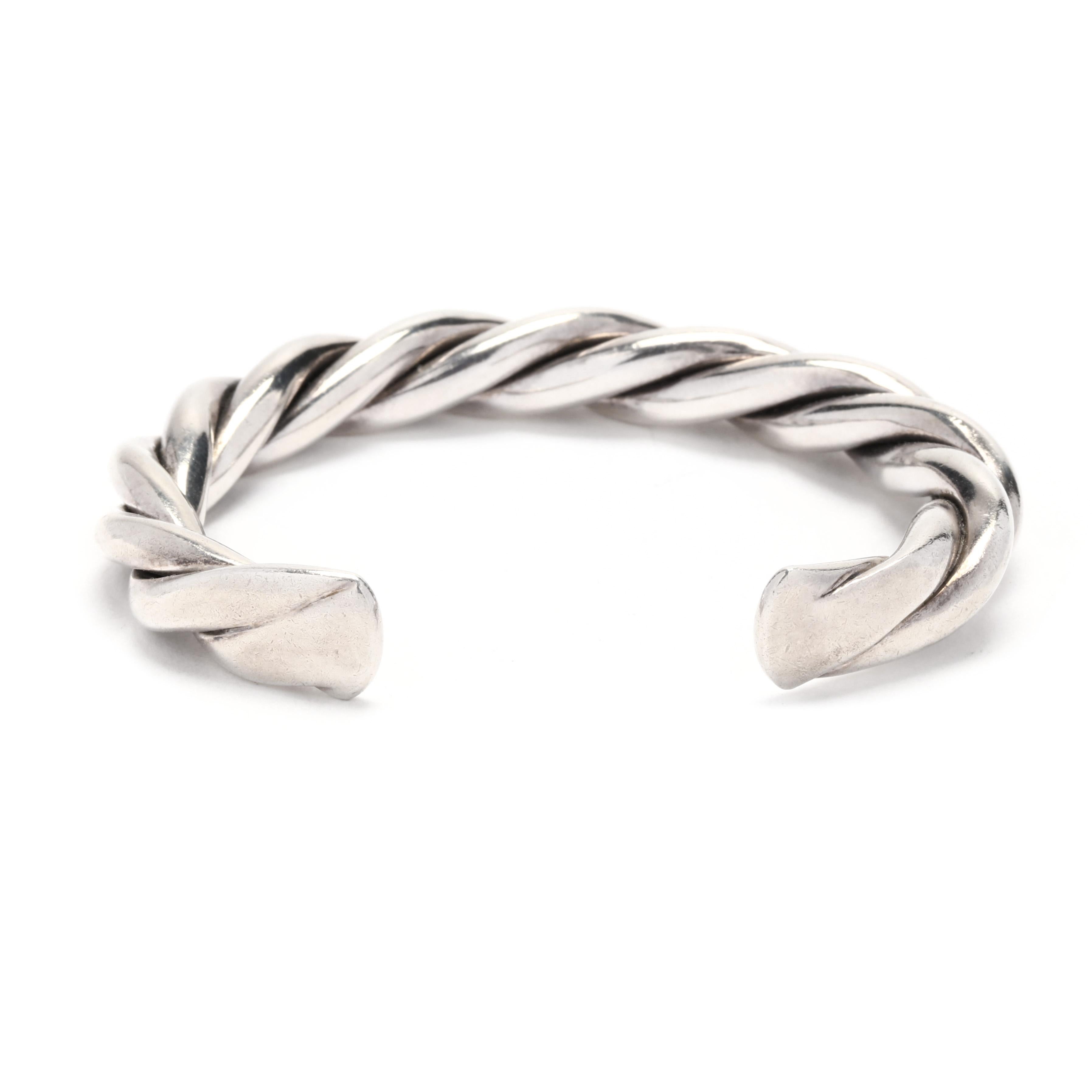 Großes gedrehtes Manschettenarmband, Sterlingsilber im Zustand „Gut“ in McLeansville, NC