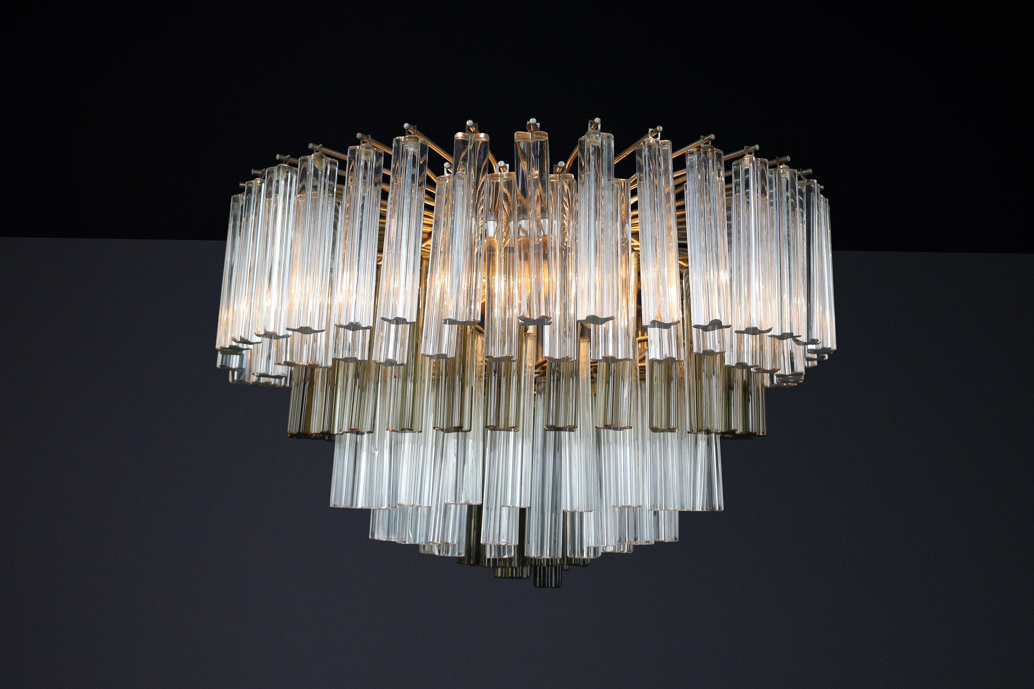 Mid-Century Modern Grand lustre Venini en cristal bicolore à six niveaux, Italie, années 1960 en vente