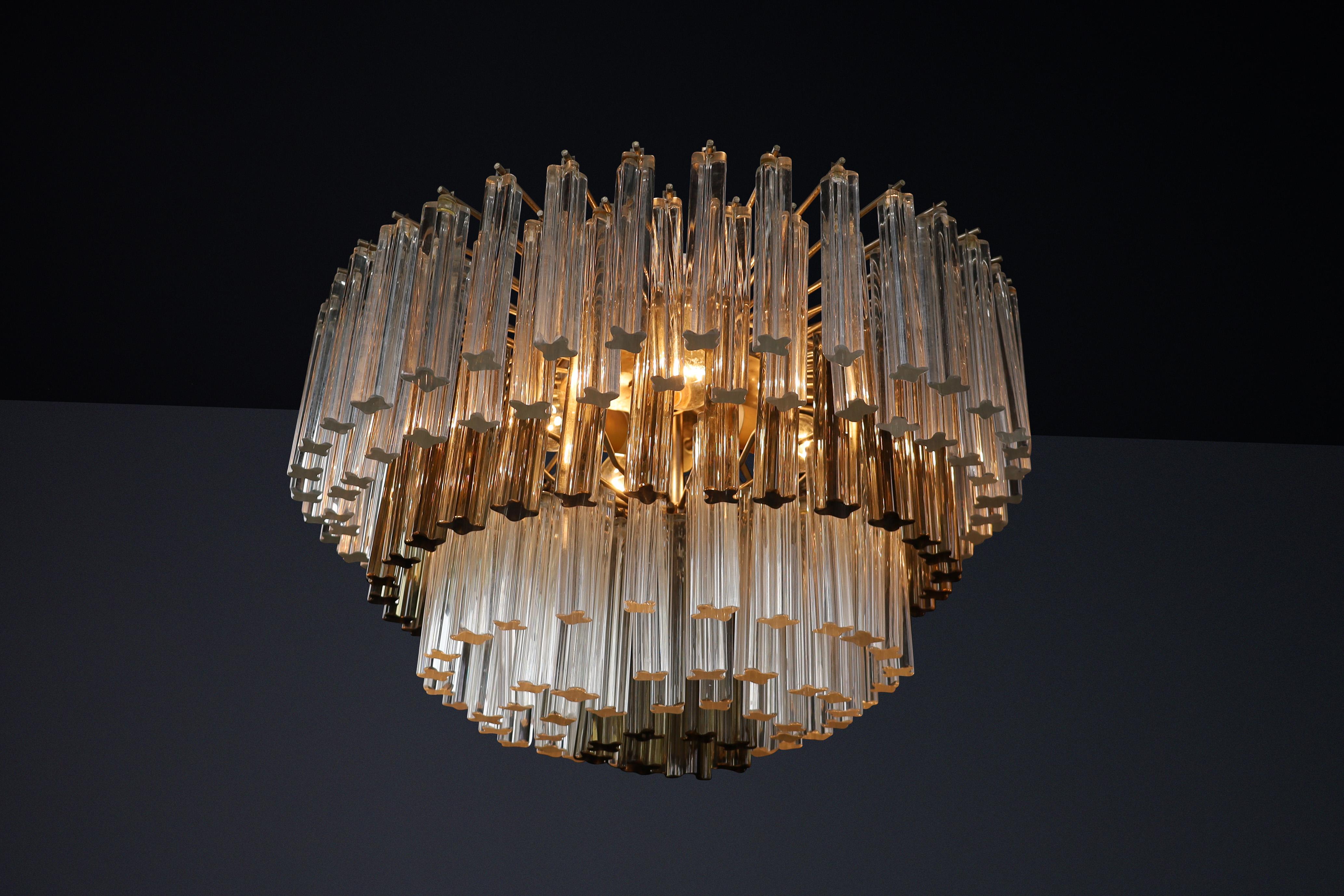 italien Grand lustre Venini en cristal bicolore à six niveaux, Italie, années 1960 en vente
