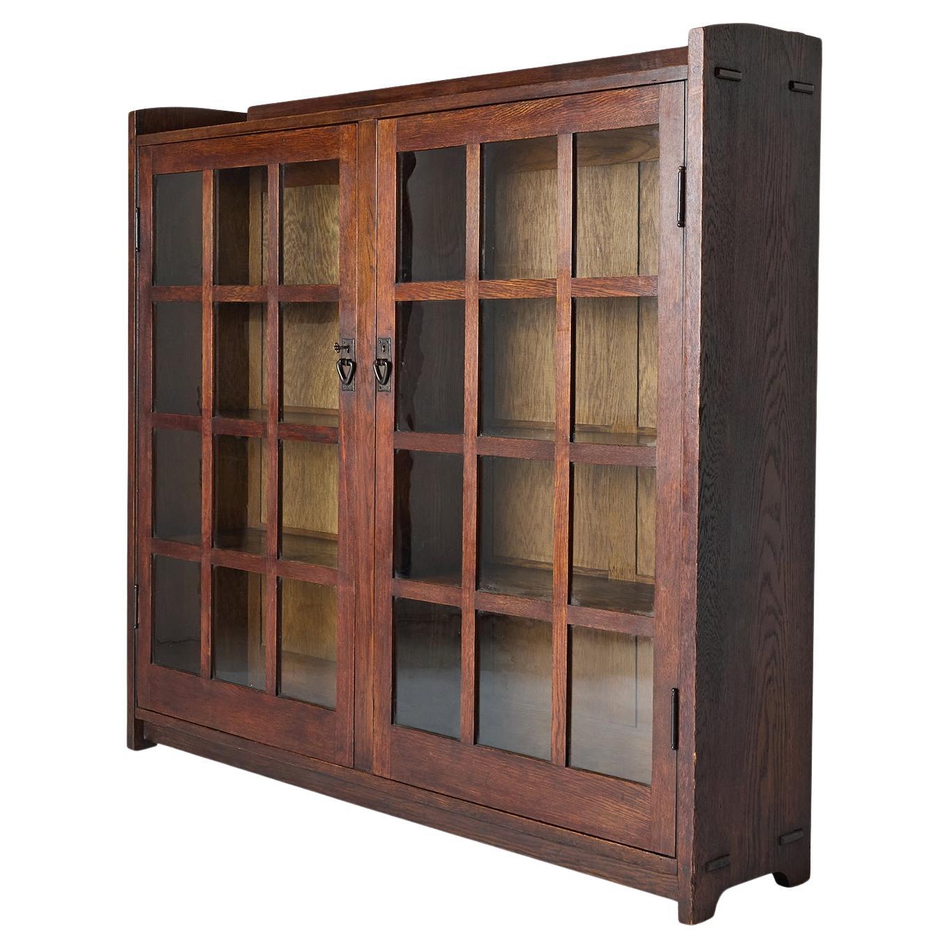 Grande bibliothèque à deux portes de Gustav Stickley