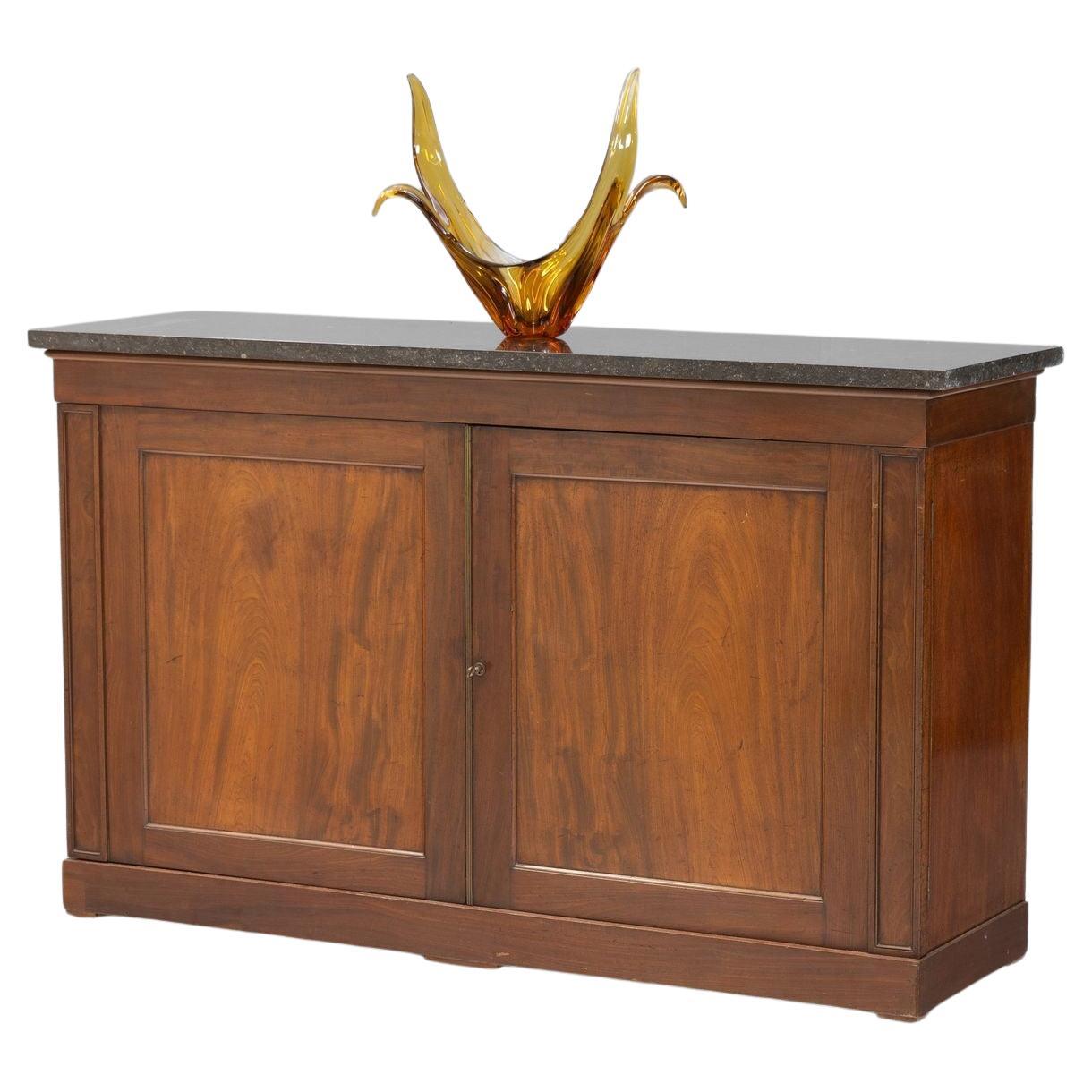 Großer zweitüriger Schrank im Angebot