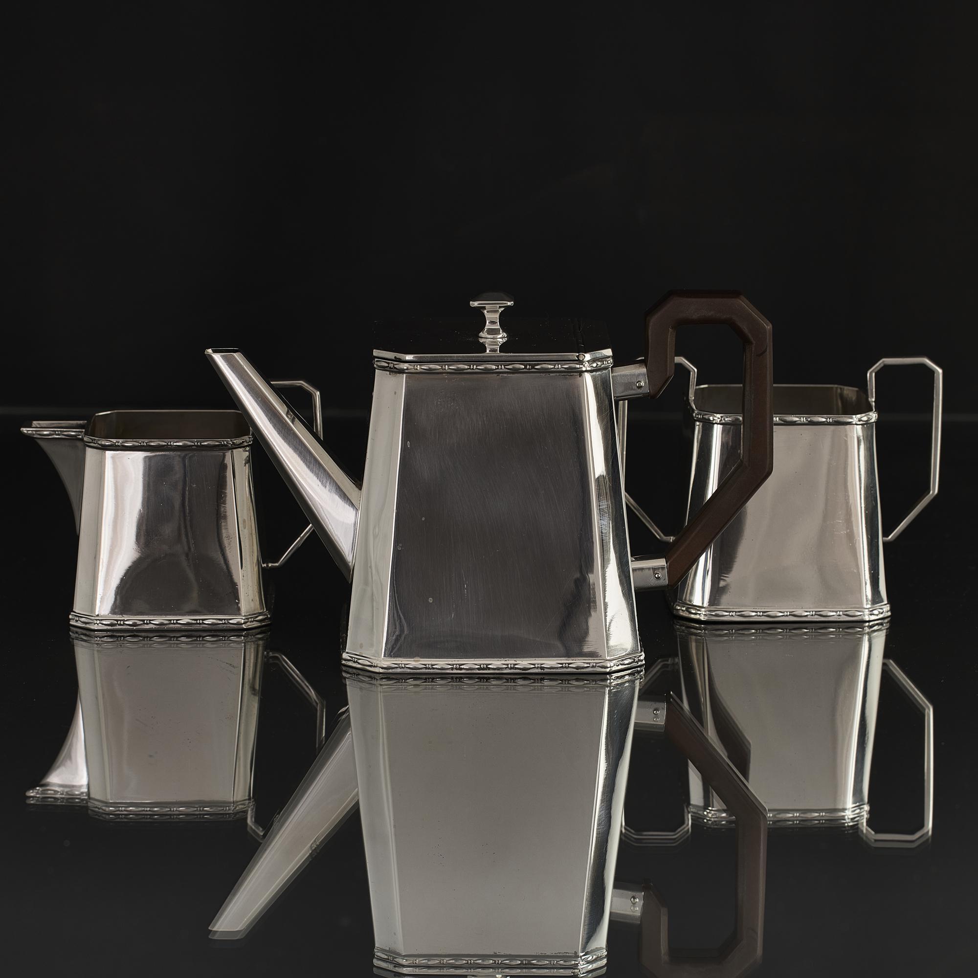 British 3-piece trapezoid Art Deco silver tea set For Sale