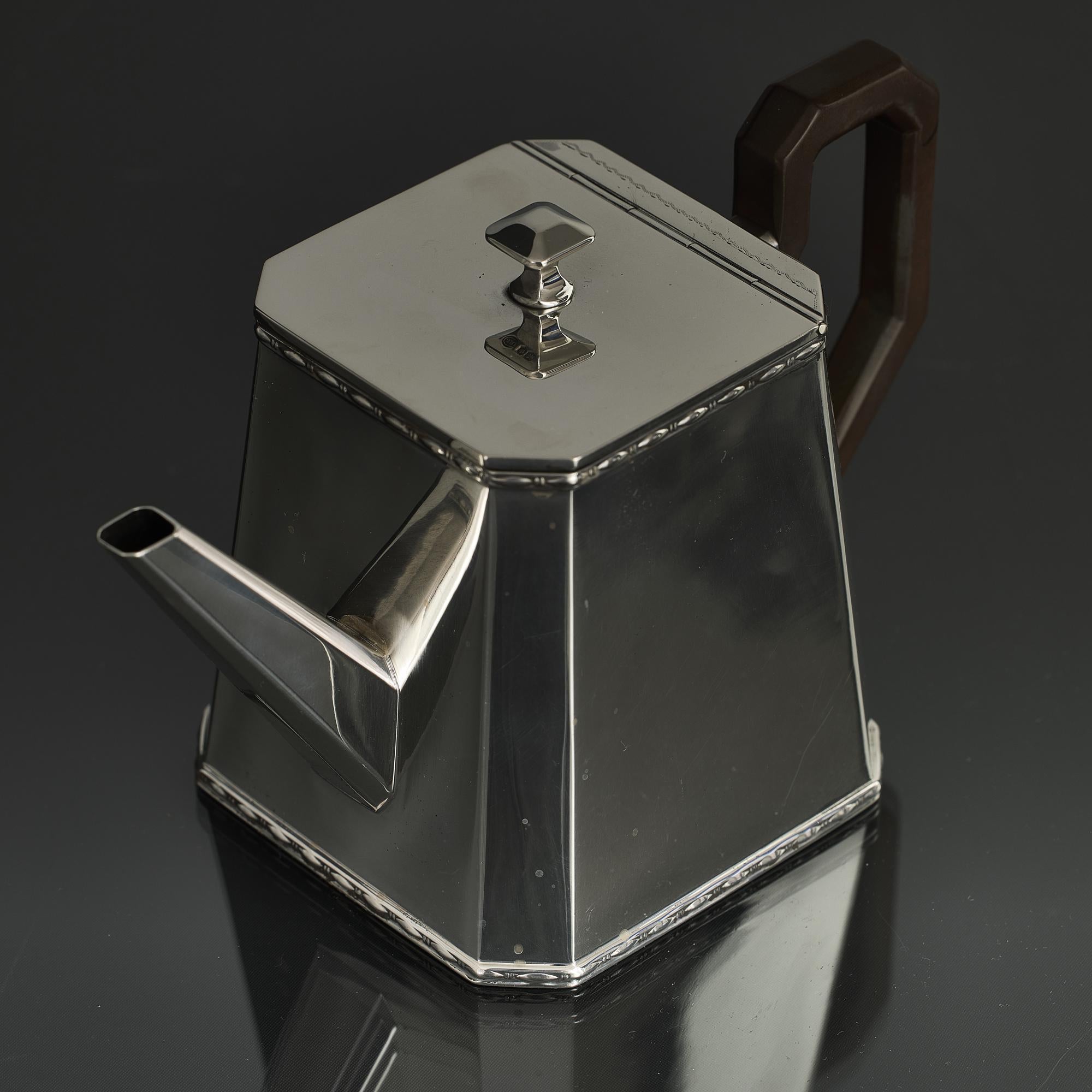 Early 20th Century 3-piece trapezoid Art Deco silver tea set For Sale