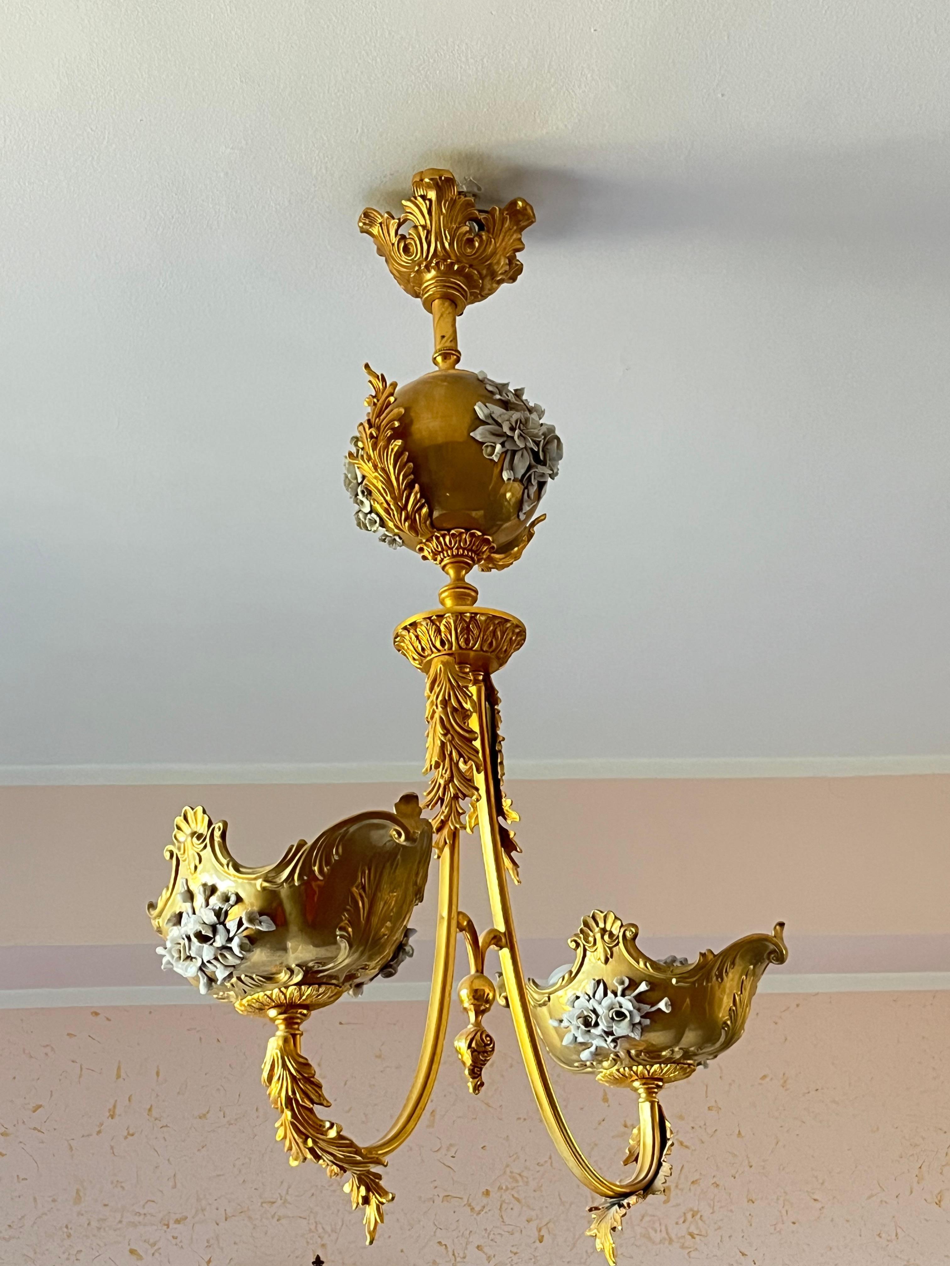 Large Two-Light Brass and Porcelain Chandelier, Italy, 1980s In Good Condition For Sale In Palermo, IT