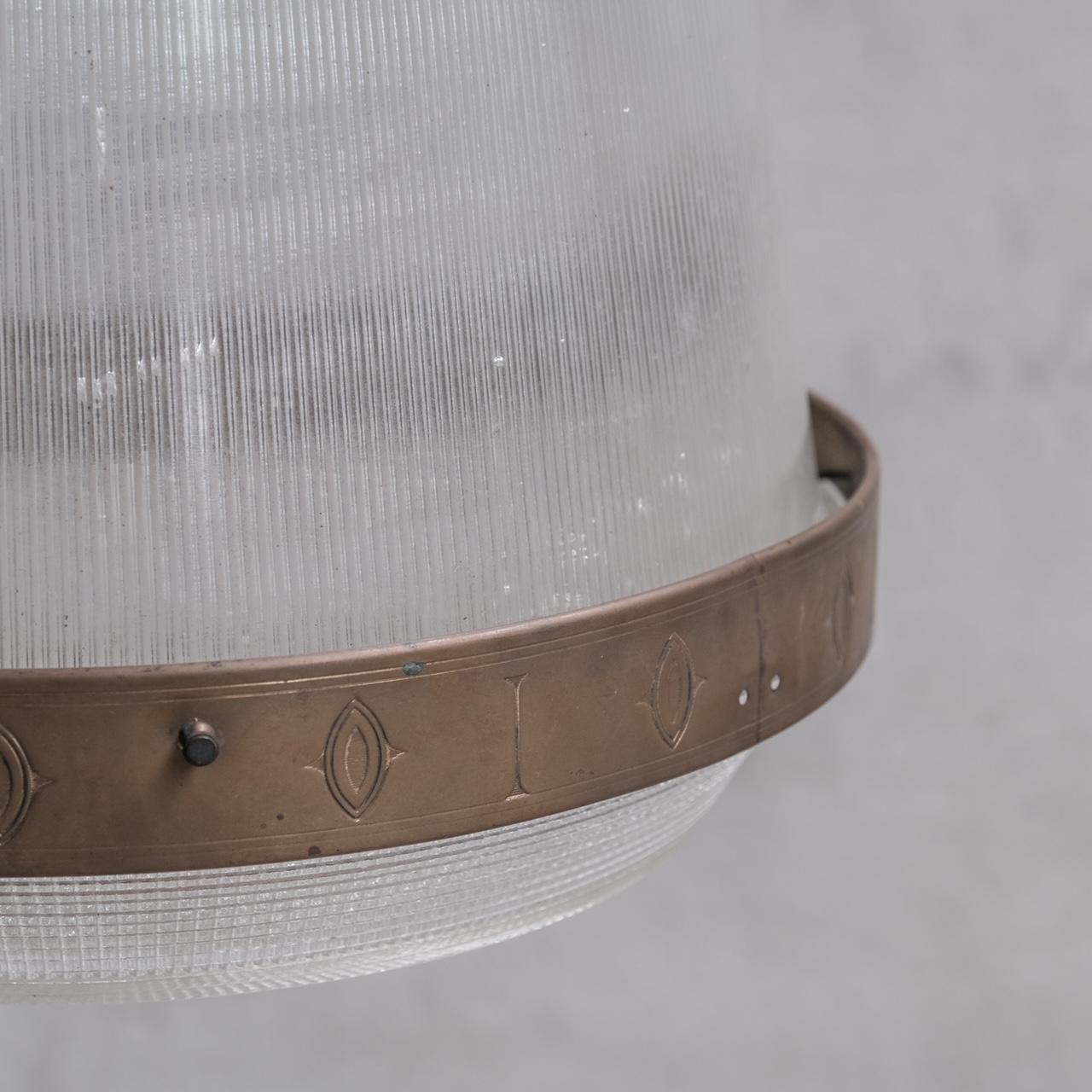 Mid-Century moderno Grande pendente a due parti in stile Holophane di metà secolo in vendita