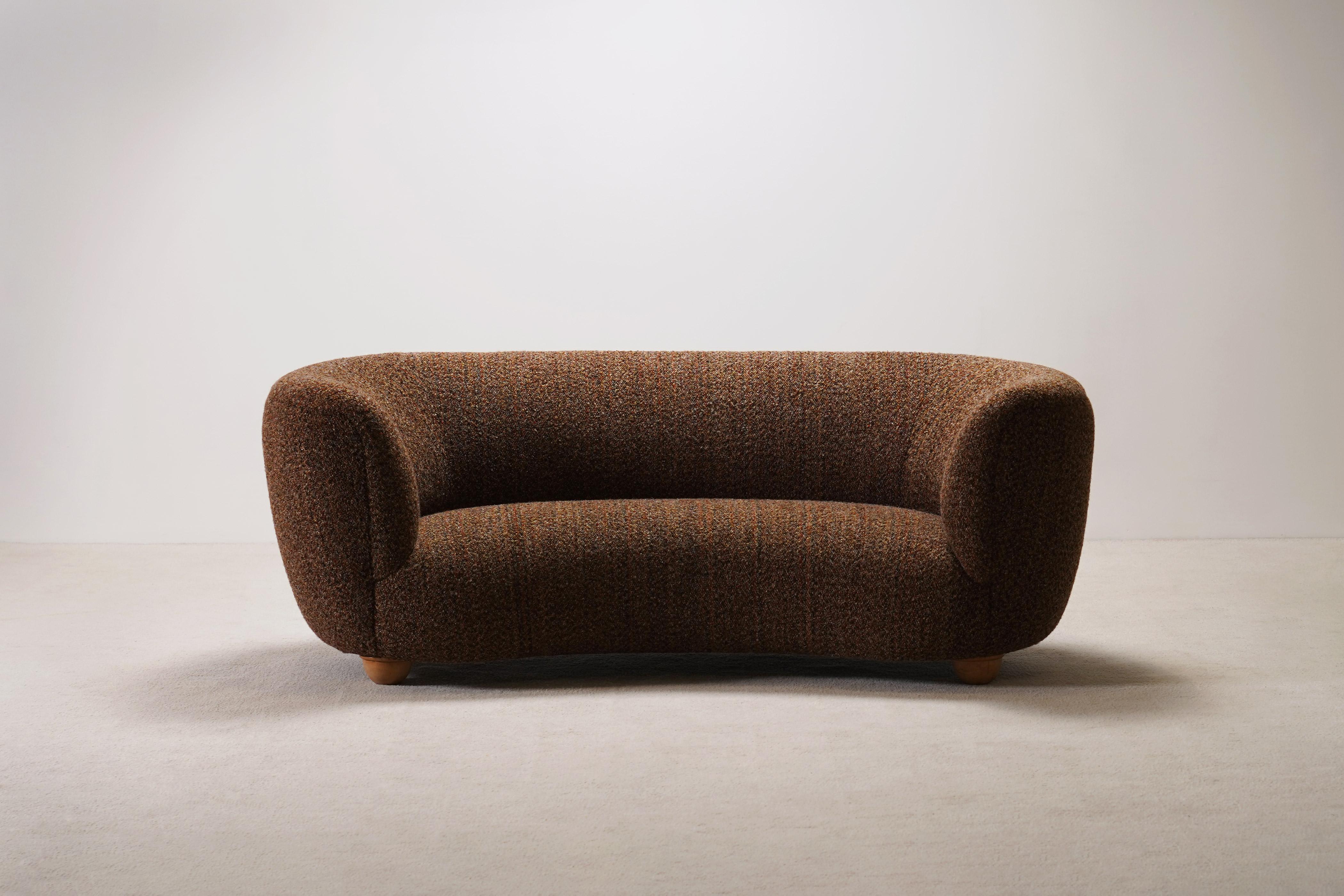Elegant three-seat or large two-seat curved sofa manufactured in Denmark, in the 1940s.
Very soft and comfortable seat.
We can particularly appreciate the proportions and the generous curves of this sofa.

This sofa is an original piece from the