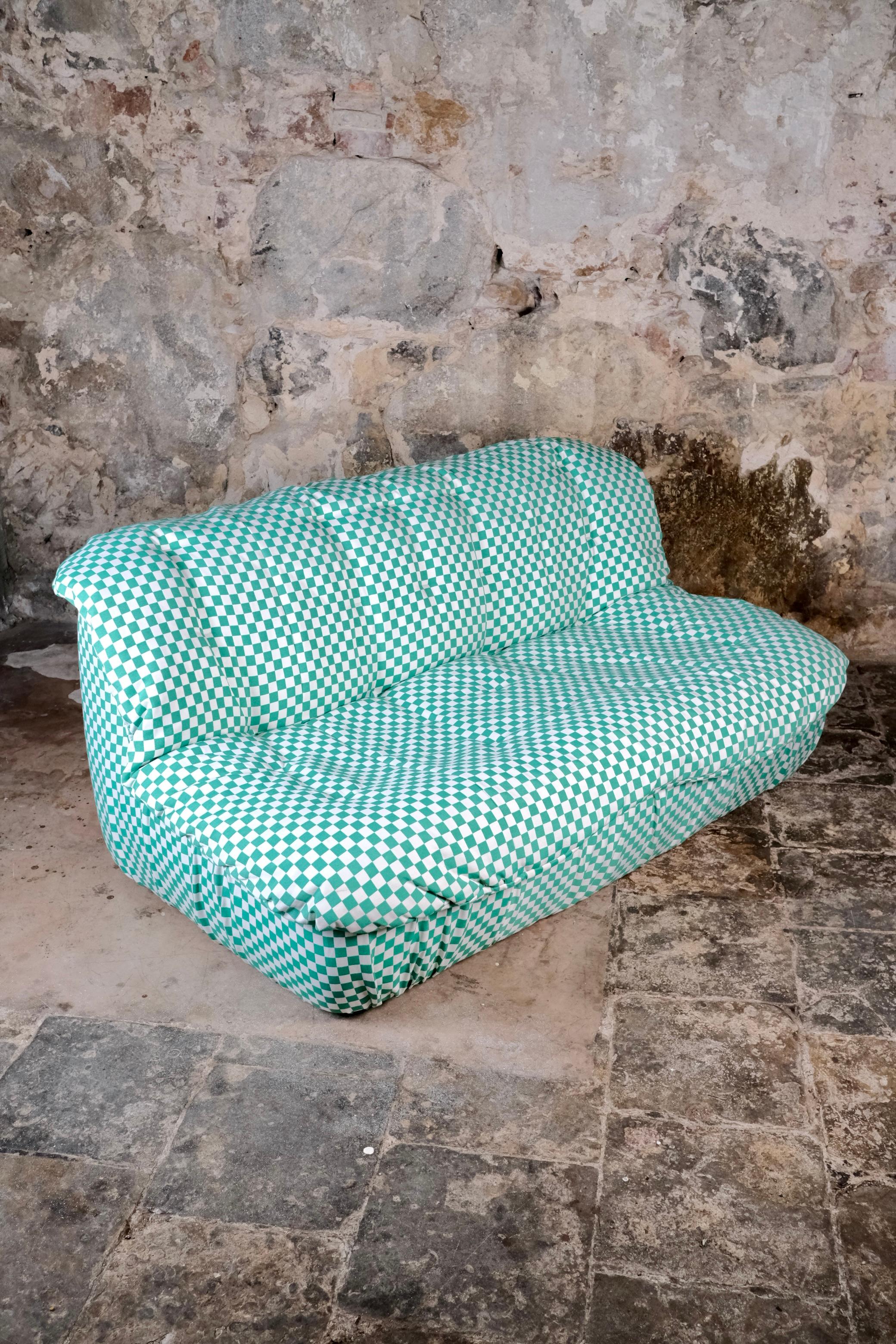 Mid-Century Modern Large two-seater sofa in checkered pattern made in France, 1980s For Sale