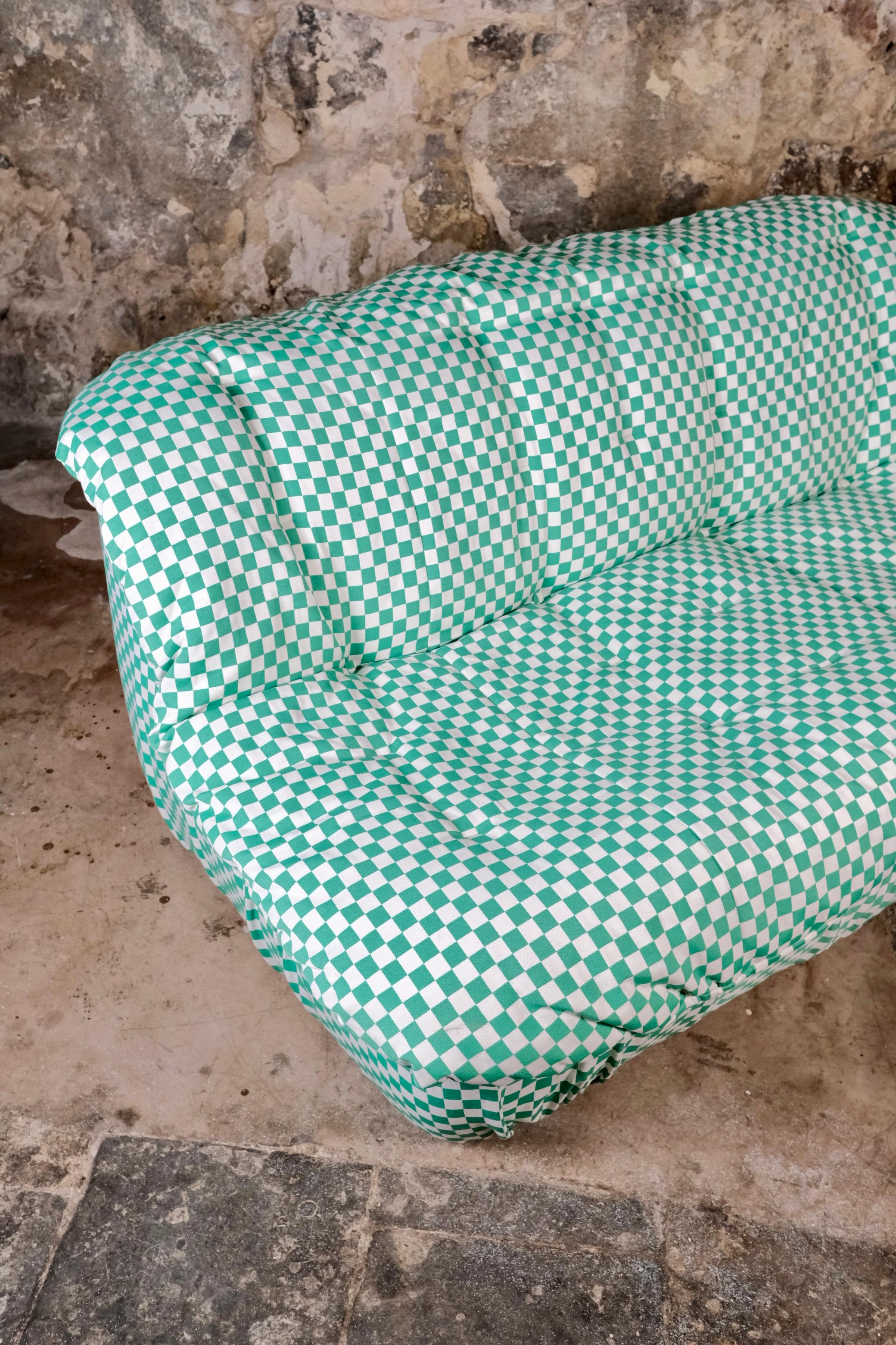 Fabric Large two-seater sofa in checkered pattern made in France, 1980s For Sale