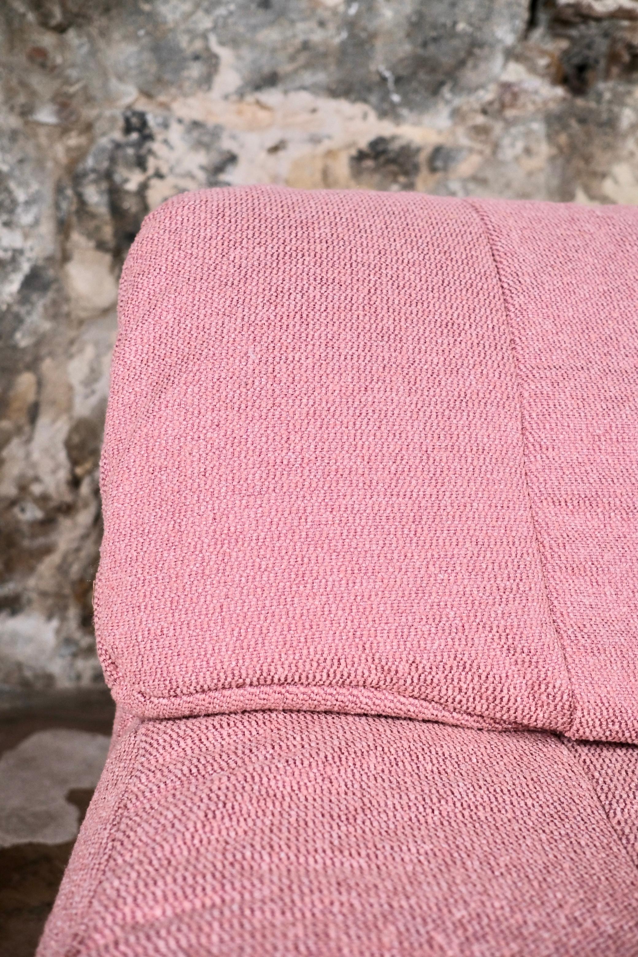 Francese Grande divano a due posti rosa, made in France, anni '80 in vendita