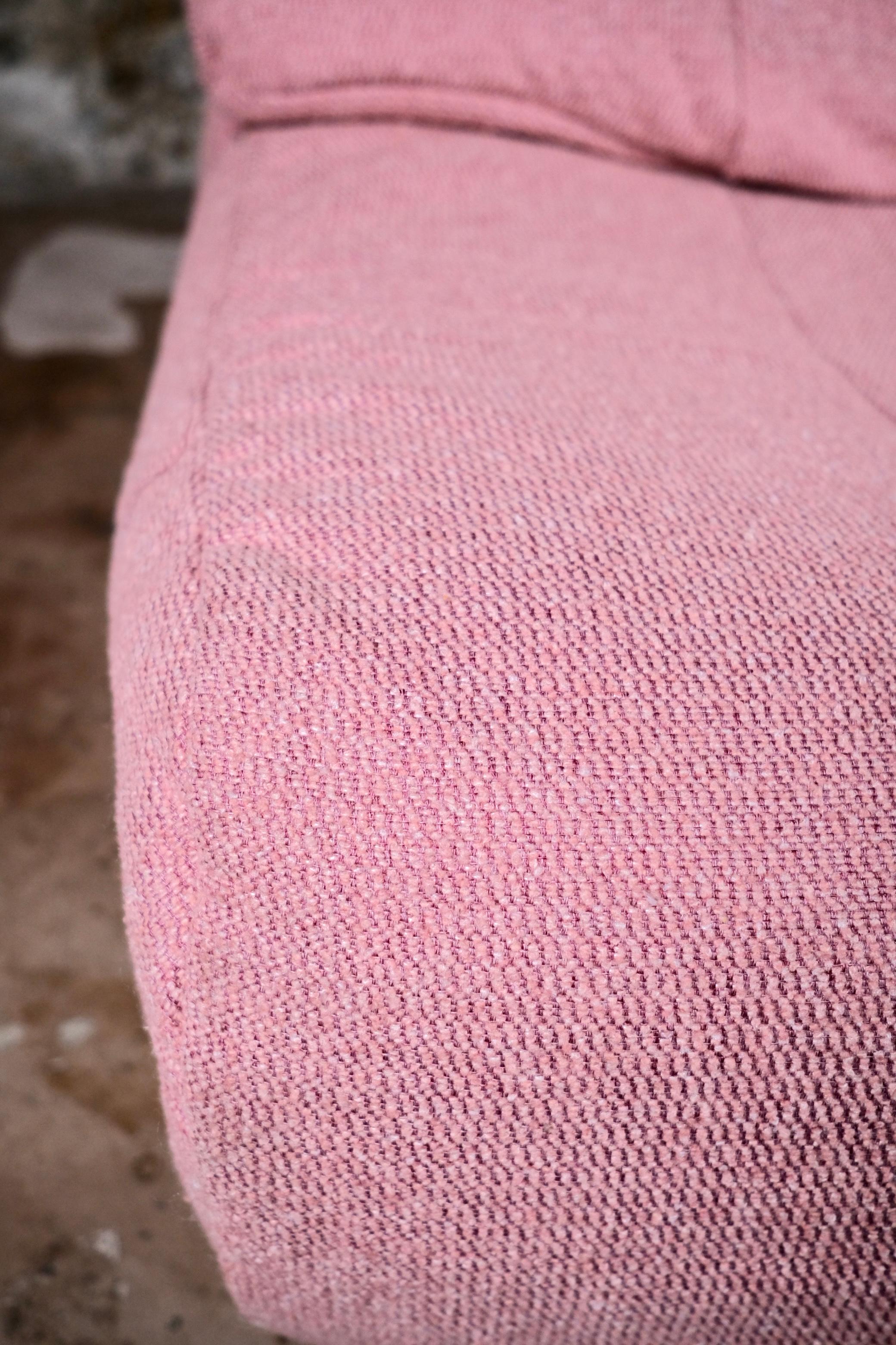 Grande divano a due posti rosa, made in France, anni '80 In condizioni buone in vendita a Lyon, FR