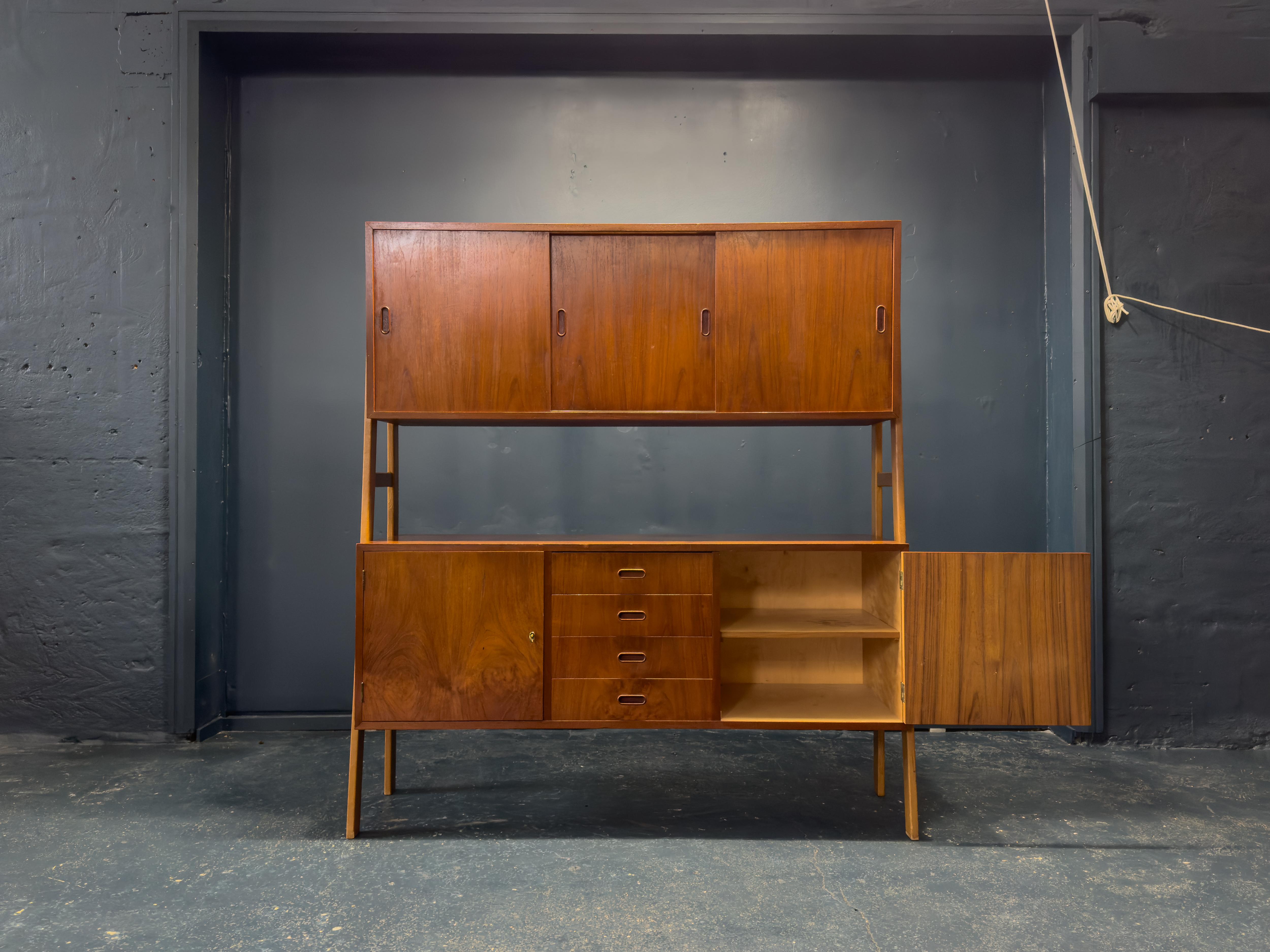 Danese Credenza grande a due piani in teak in vendita